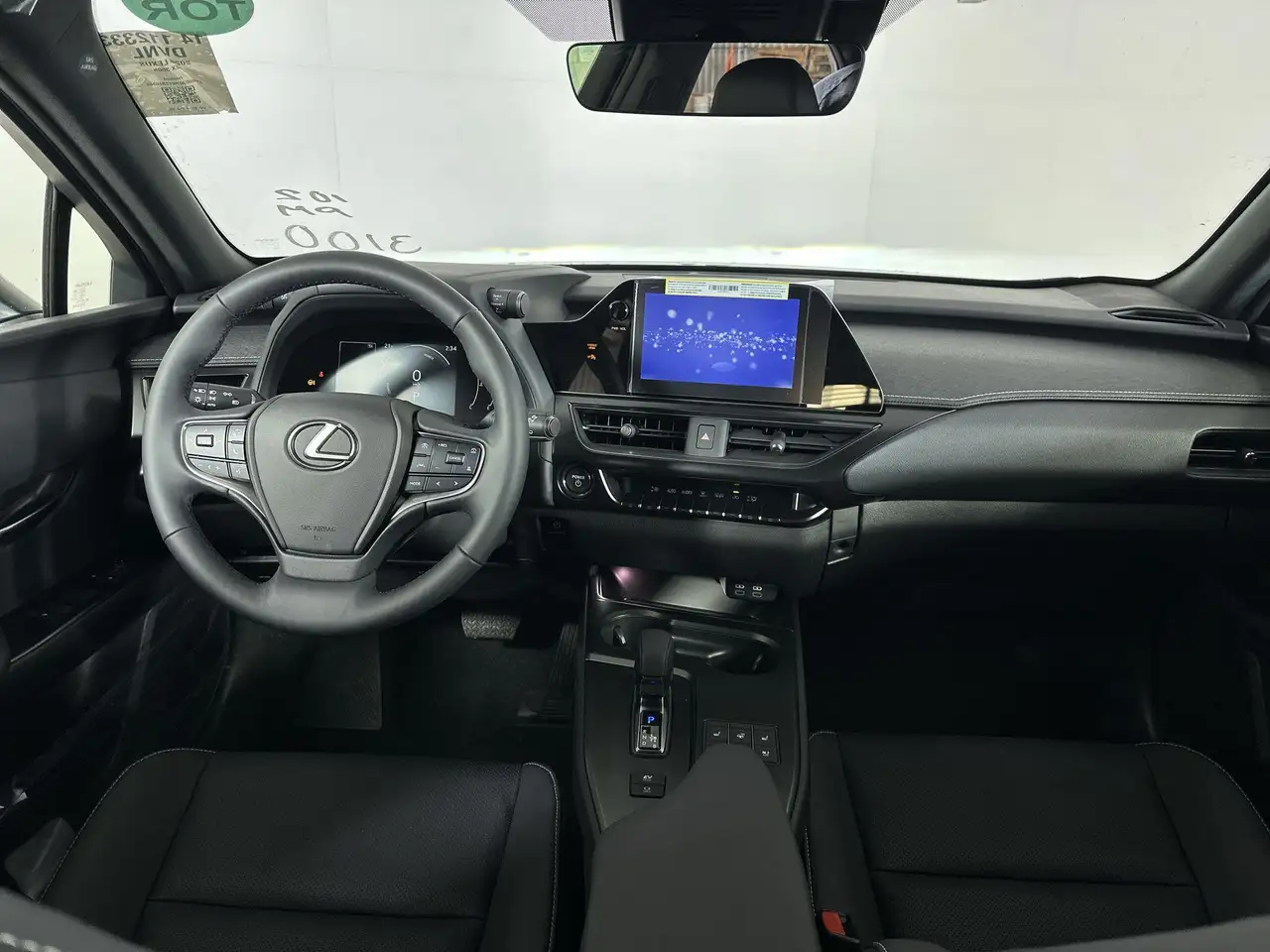 Lexus UX 300h снимка Lexus UX 300h