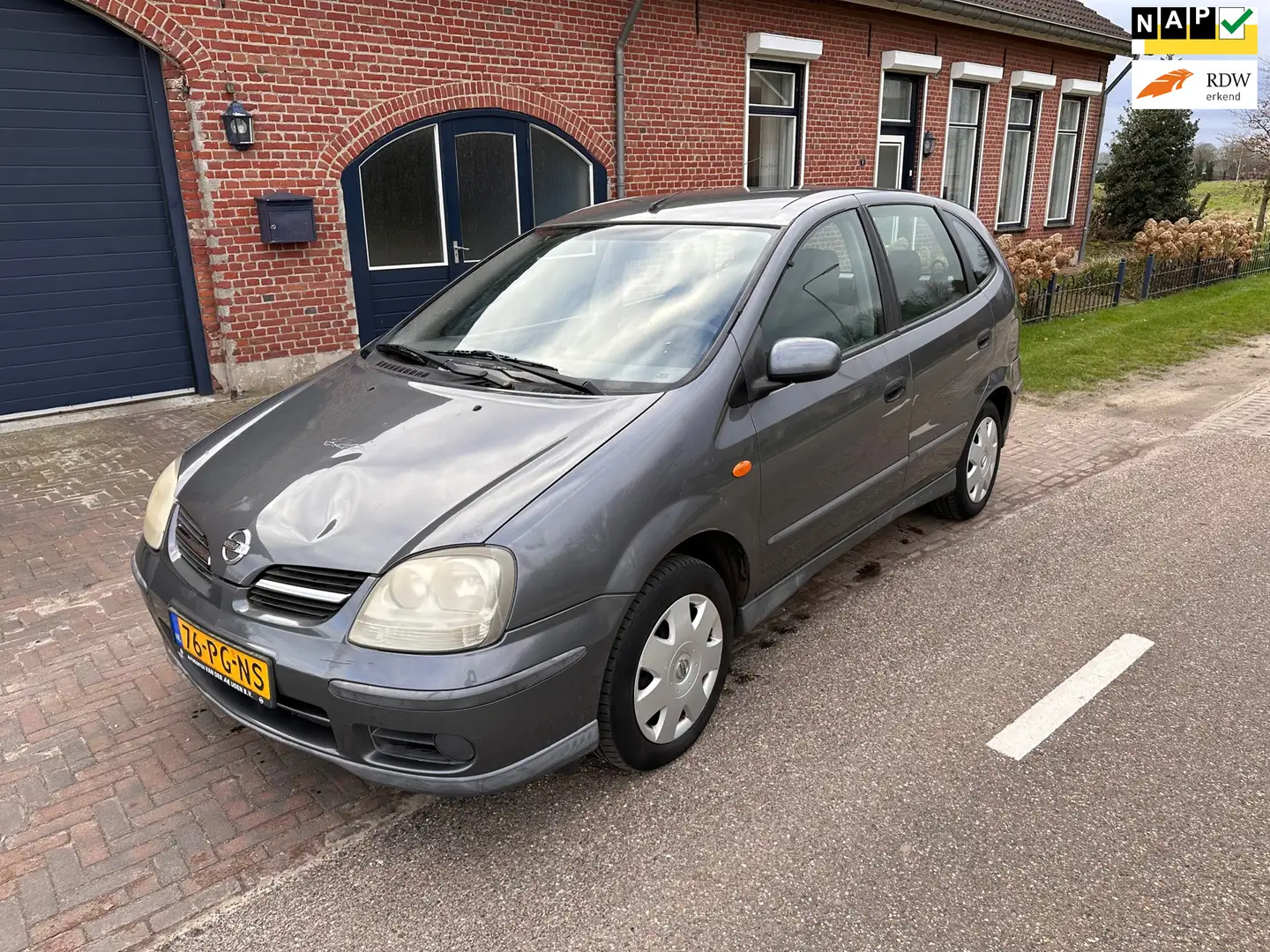 Nissan Almera Tino 1.8 Visia apk t/m 14-03-2025 Gri - 1