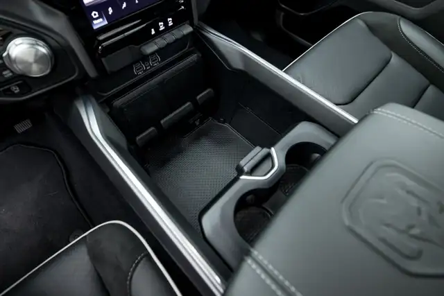 RAM 1500 Ram 1500 Laramie Sport Crew Cab 5'7''-Bed 4x4 Ansicht 28