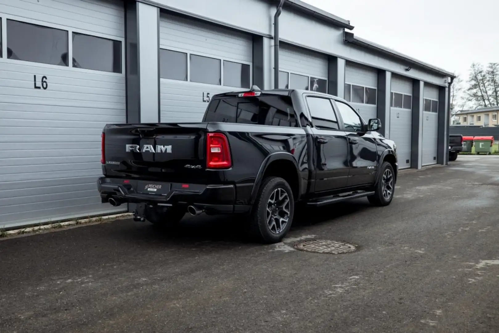 RAM 1500 Ram 1500 Laramie Sport Crew Cab 5'7''-Bed 4x4 Schwarz - 2