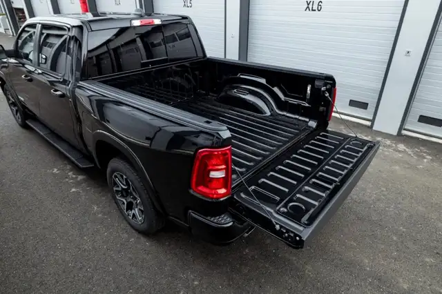 RAM 1500 Ram 1500 Laramie Sport Crew Cab 5'7''-Bed 4x4 Ansicht 14