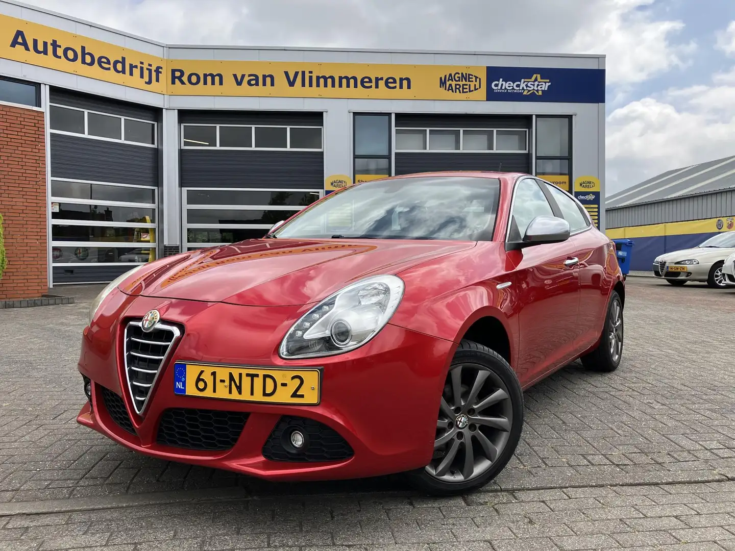 Alfa Romeo Giulietta 1.4 T Distinctive | Rosso Competizione | Cruise co Rood - 1