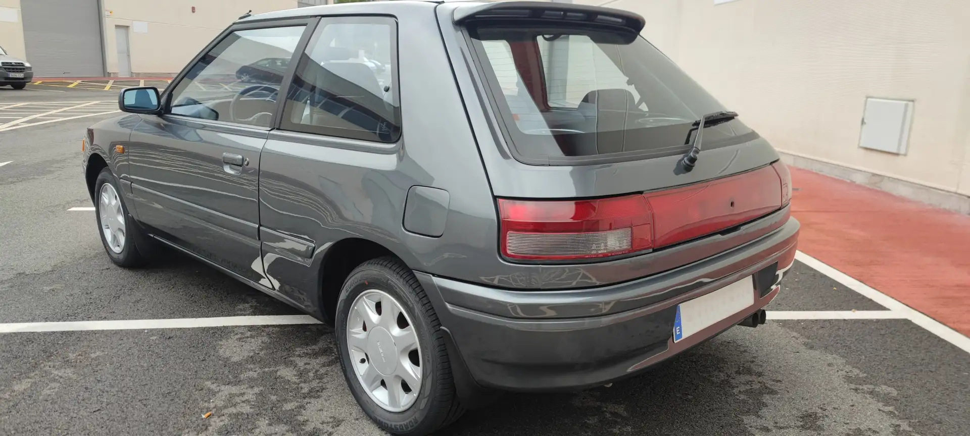 Mazda 323 323 1.8 GT 140cv Gris - 2