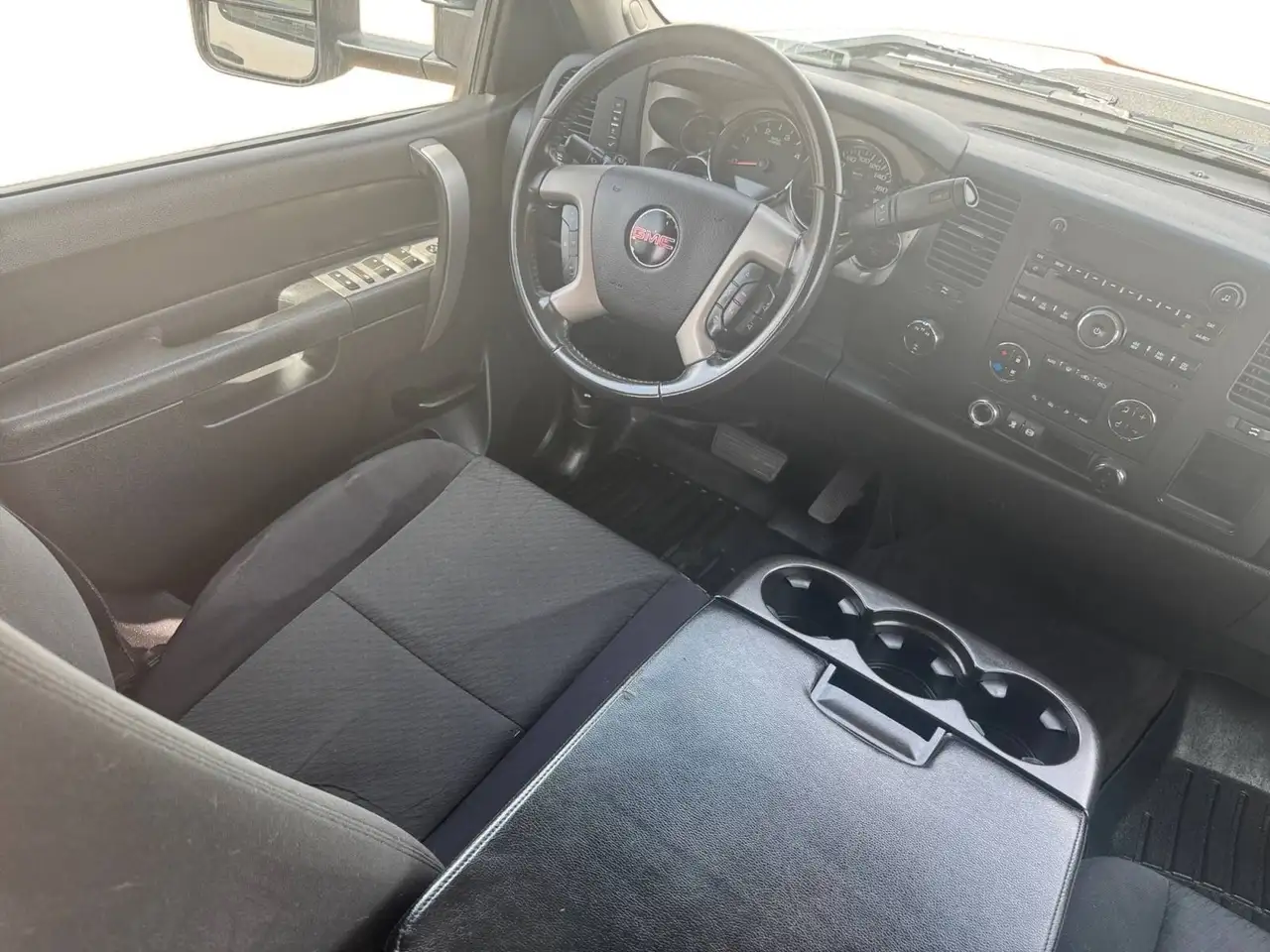 GMC Sierra 2500HD photo GMC Sierra 2500HD