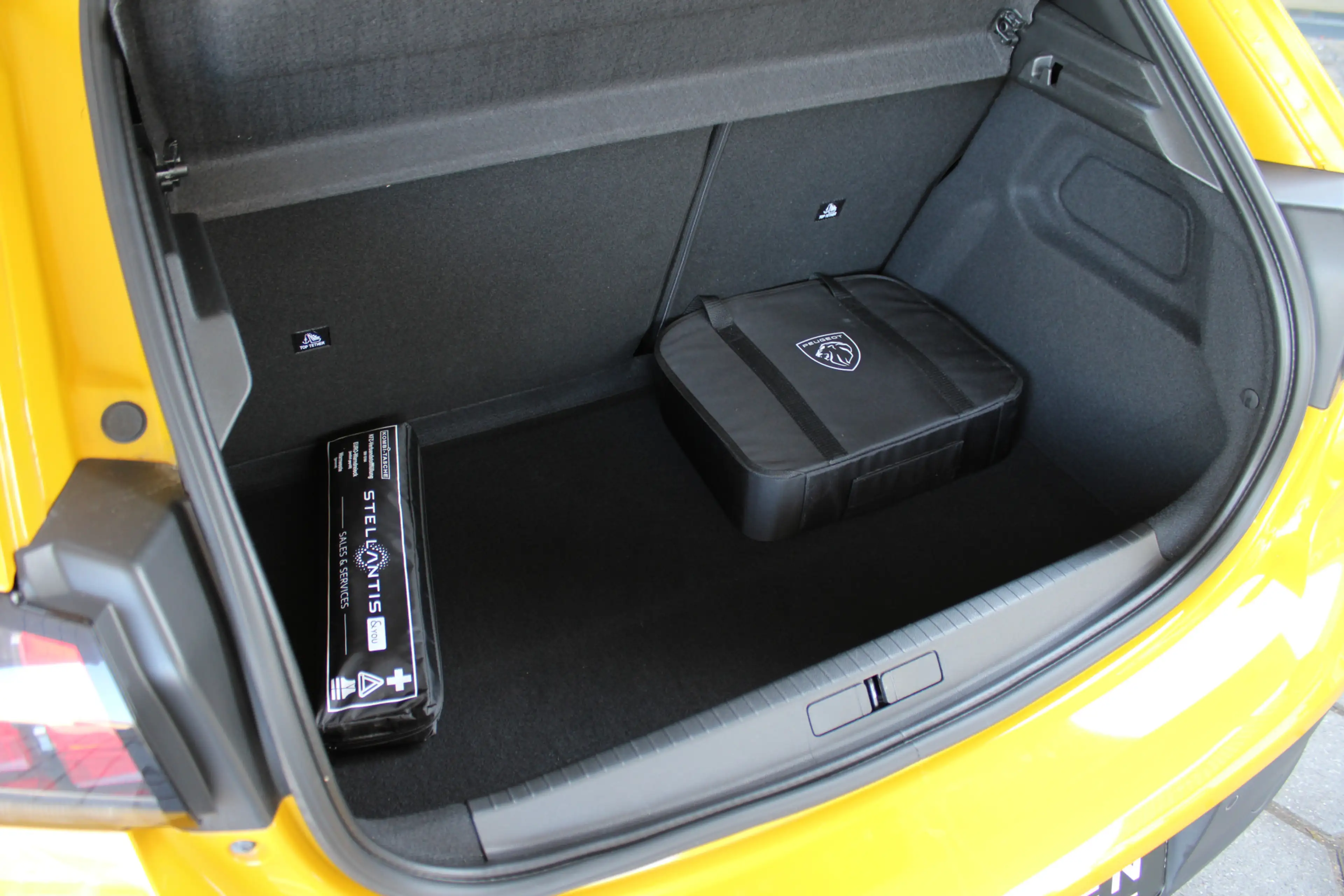 Peugeot e-208 EV Active Pack 50 kWh | PDC Achter — photo 34