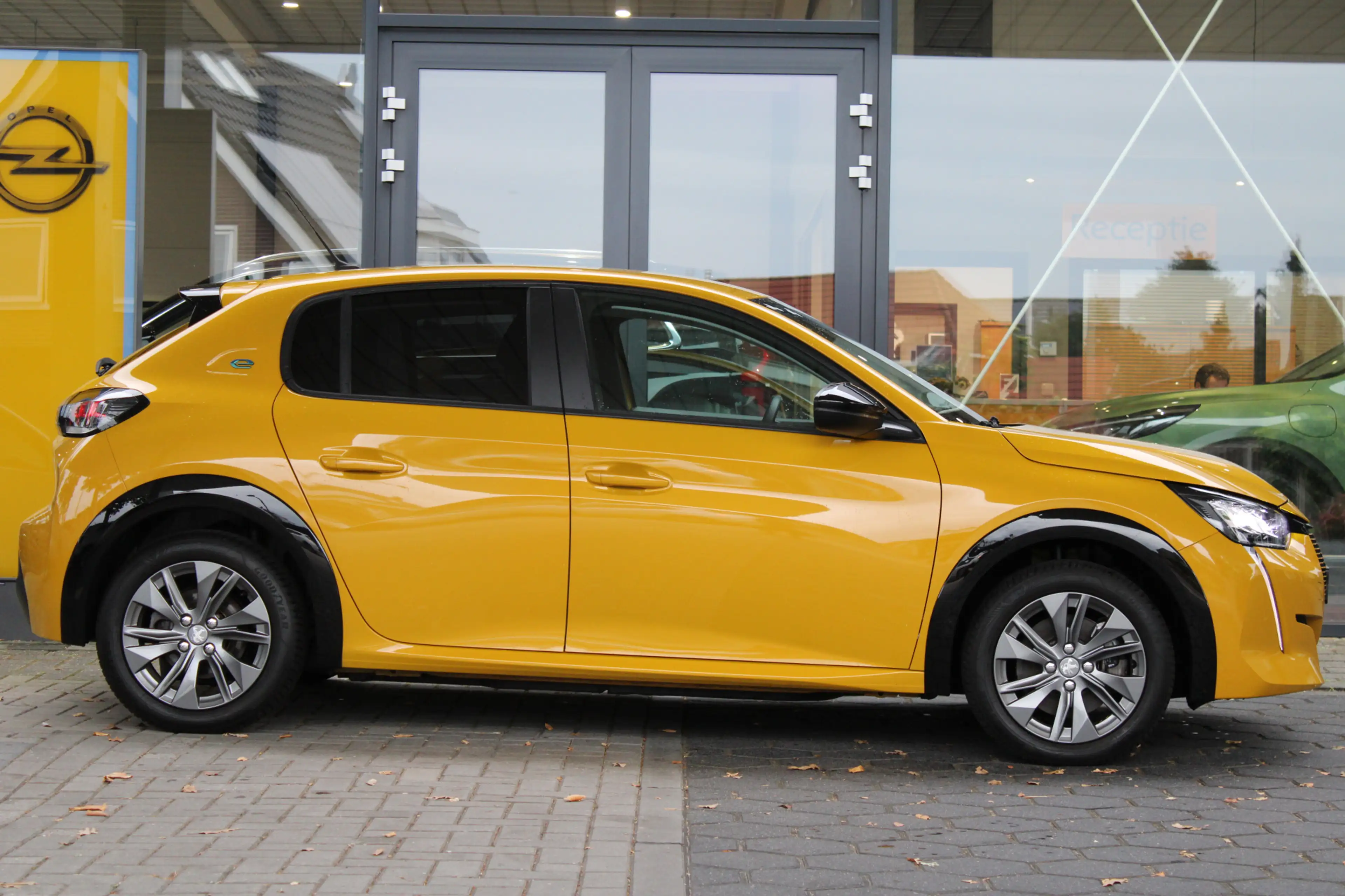 Peugeot e-208 EV Active Pack 50 kWh | PDC Achter — photo 2