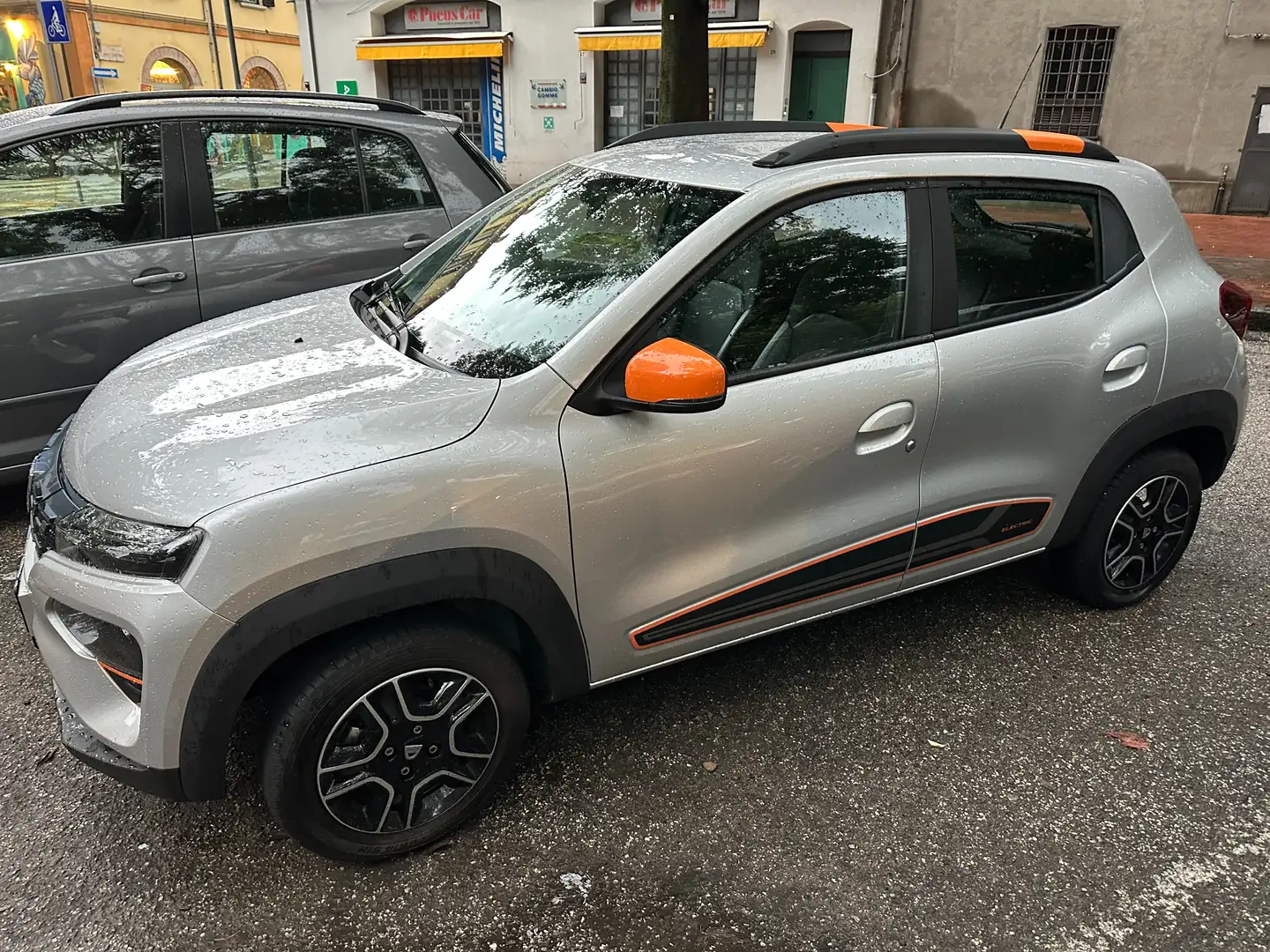 Dacia Spring Spring Spring Comfort Plus Electric 45 Plateado - 1