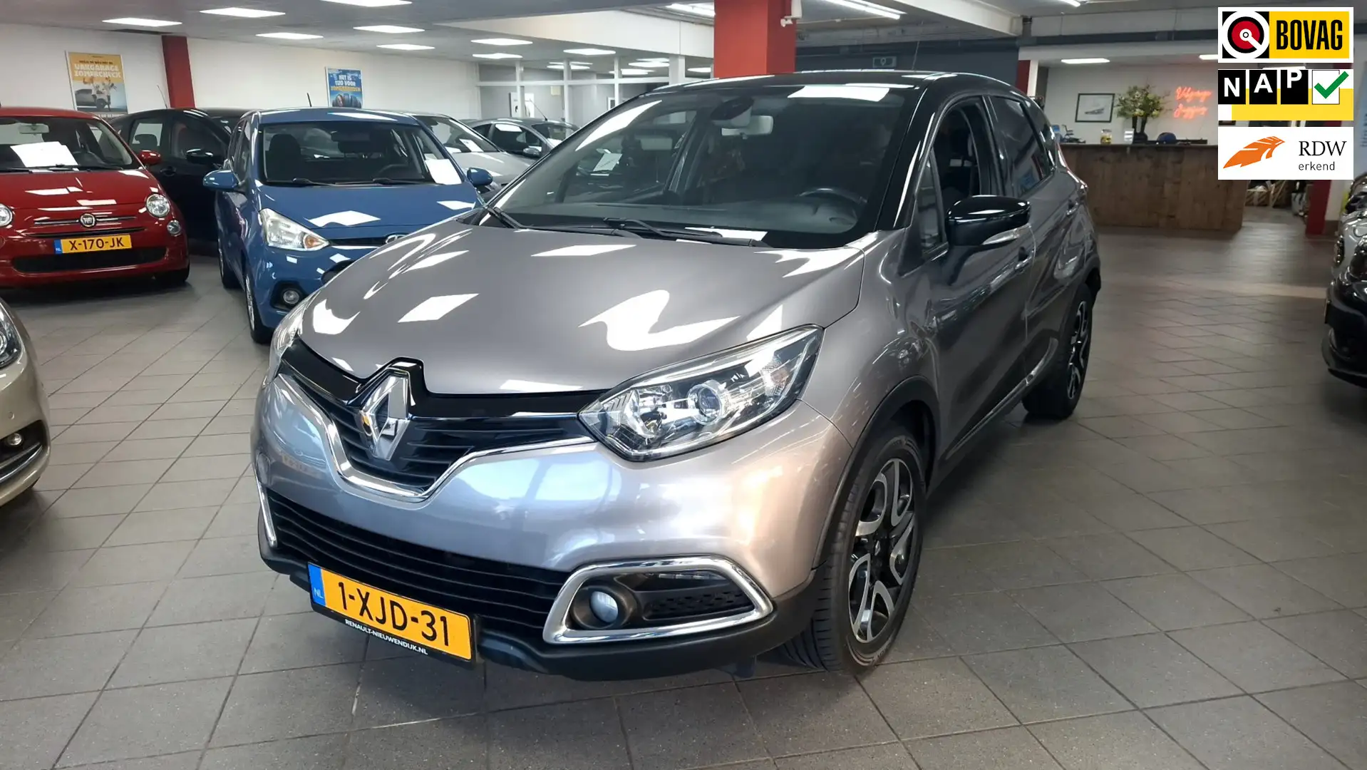 Renault Captur 0.9 TCe Dynamique Grijs - 1