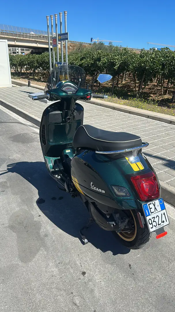 Piaggio GTS 300 Hpe Racing Sixties - 2