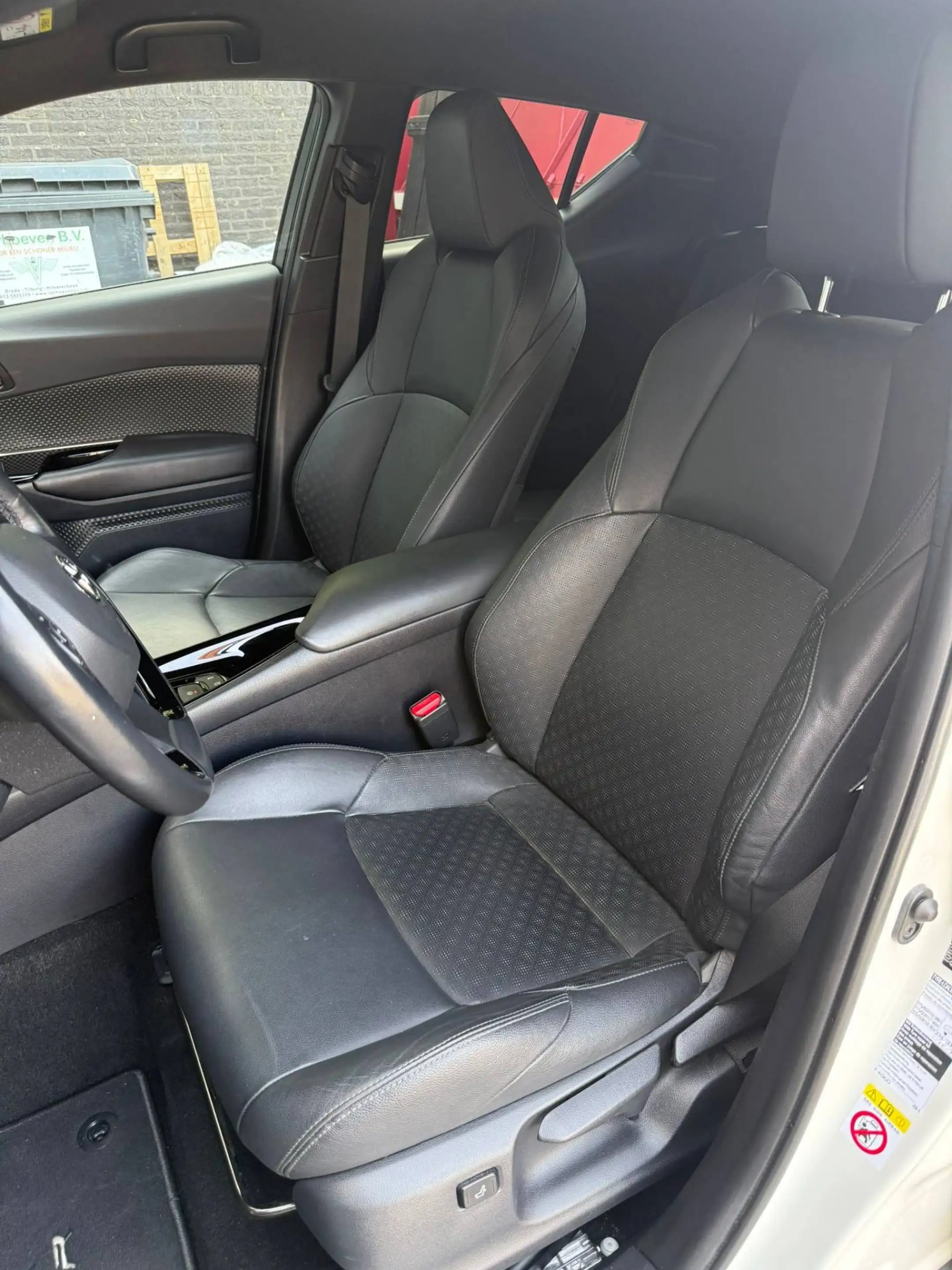 Toyota C-HR 1.8 Hybrid Dynamic AUTOMAAT-JBL-GROOTSCHERM-CHR-HY — photo 15