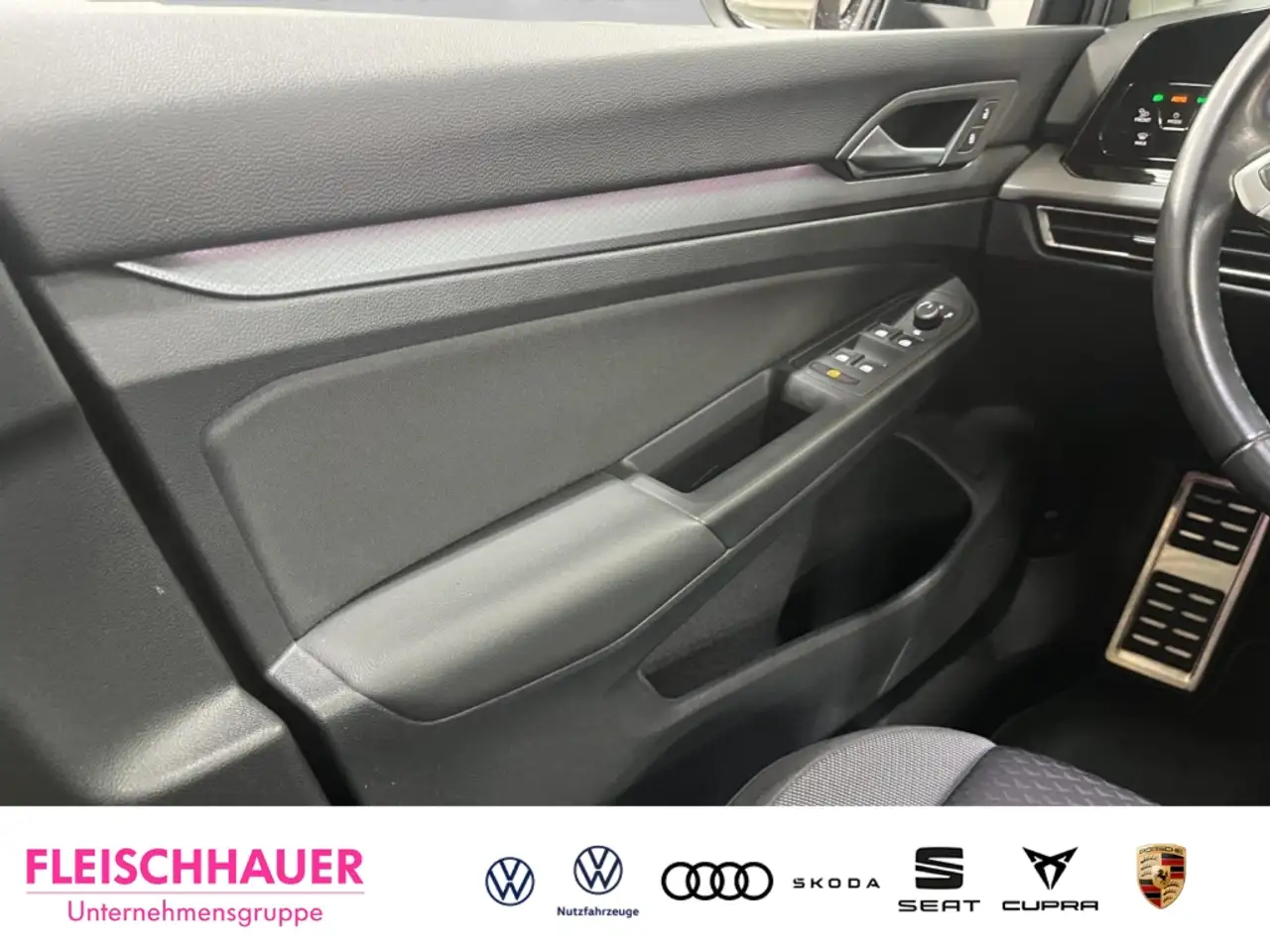 Volkswagen Golf VIII Active 2.0 TDI AHK Pano Matrix Kamera 15