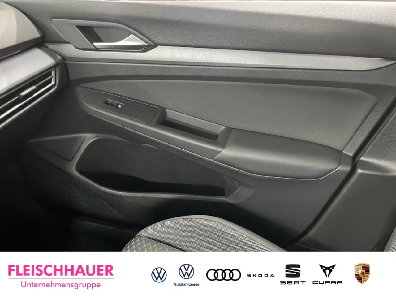 Volkswagen Golf VIII Active 2.0 TDI AHK Pano Matrix Kamera 14