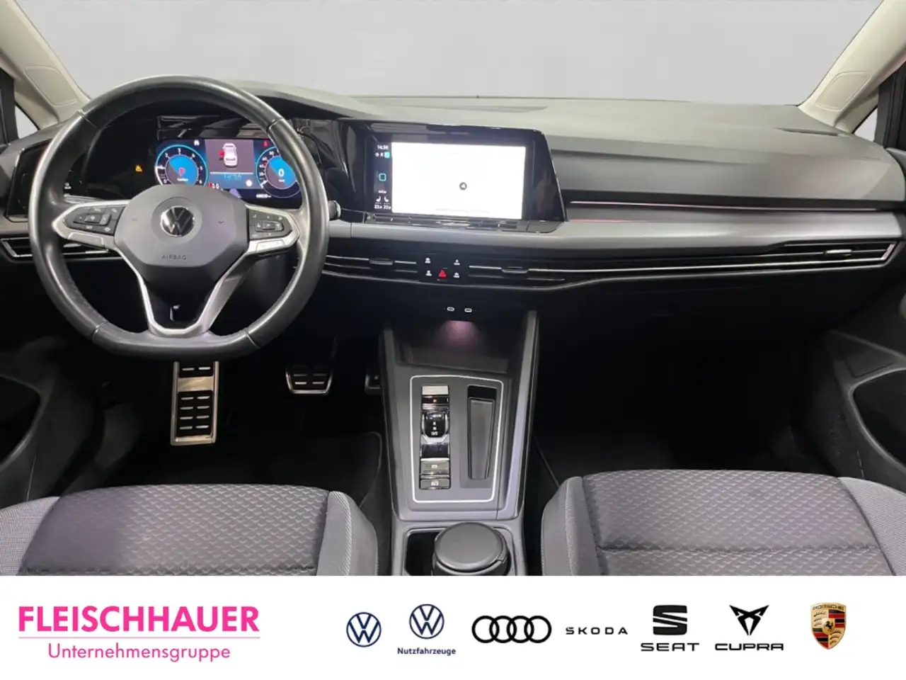 Volkswagen Golf VIII Active 2.0 TDI AHK Pano Matrix Kamera 17