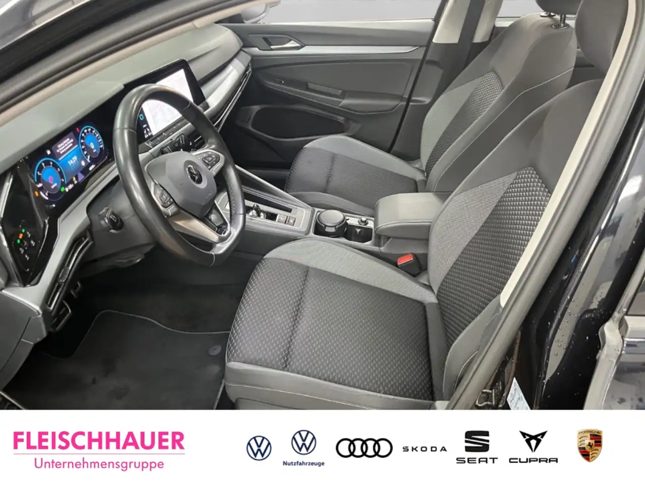 Volkswagen Golf VIII Active 2.0 TDI AHK Pano Matrix Kamera 10