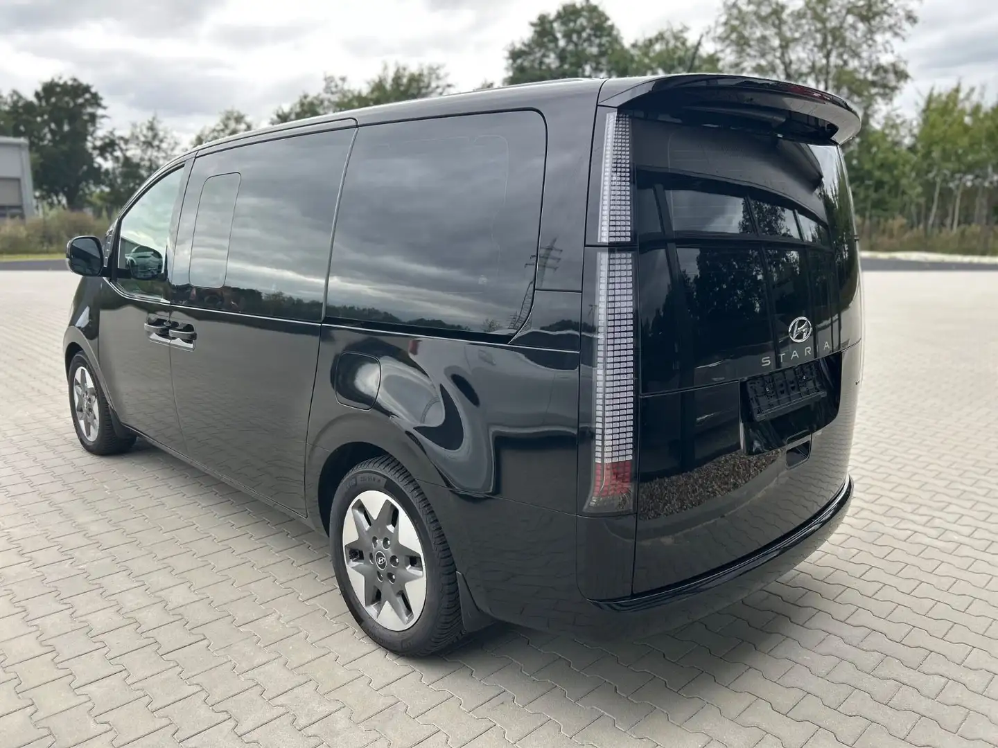 Hyundai STARIA Prime 4WD -9S-ACC-BelüfSitz-Pano-360K-LED Schwarz - 2