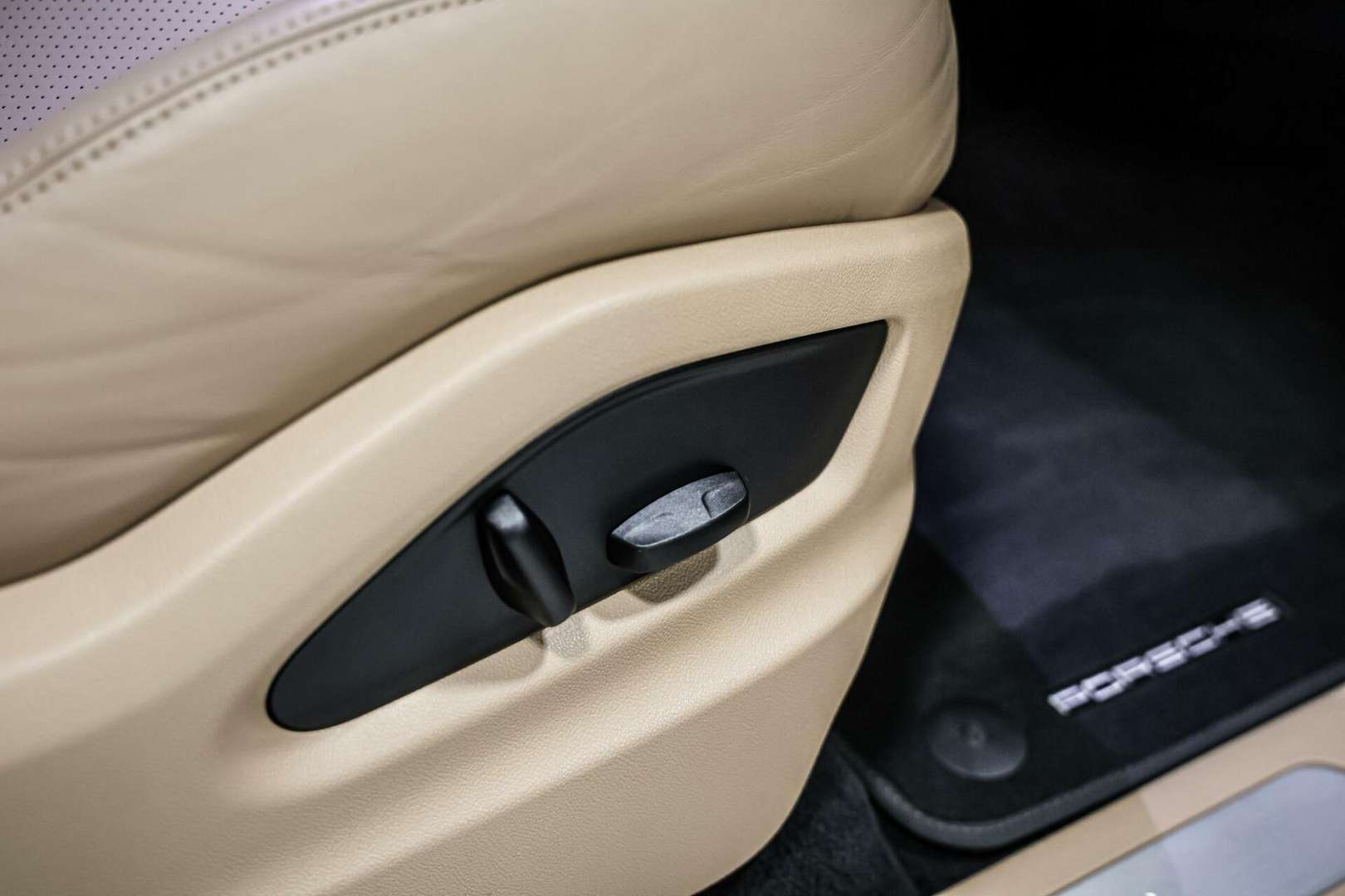 Porsche Cayenne E-Hybrid Platinum Edition - 2022 - Joinsteer - #22