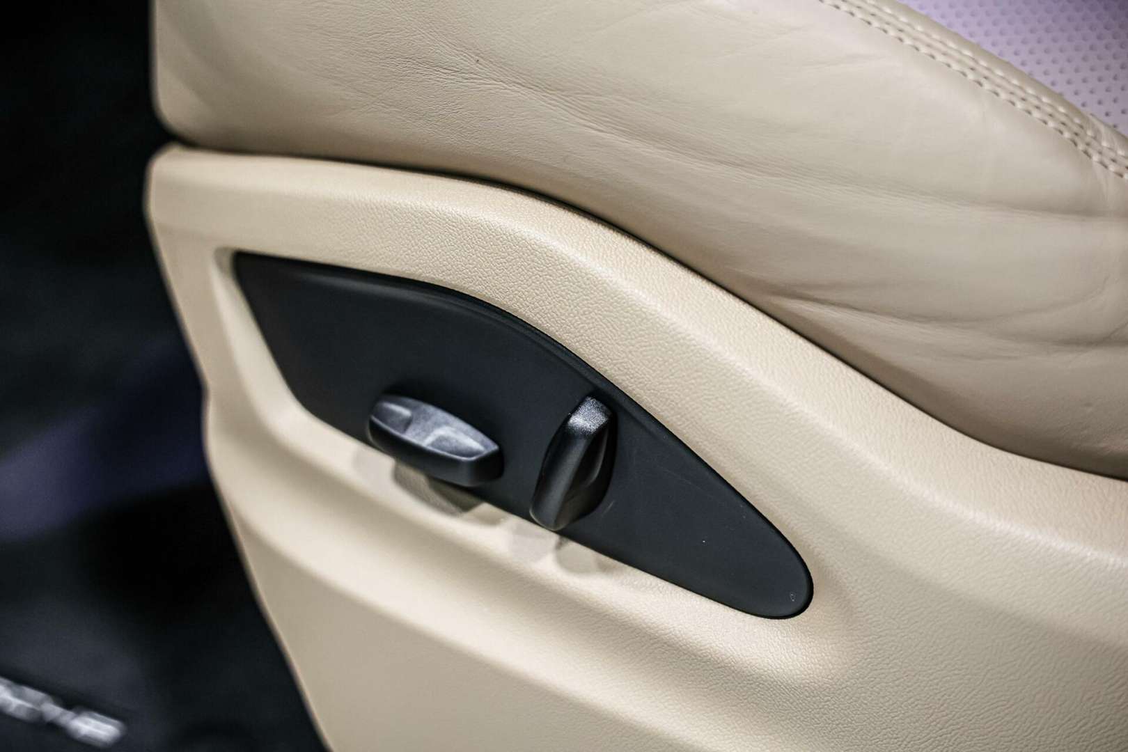 Porsche Cayenne E-Hybrid Platinum Edition - 2022 - Joinsteer - #24