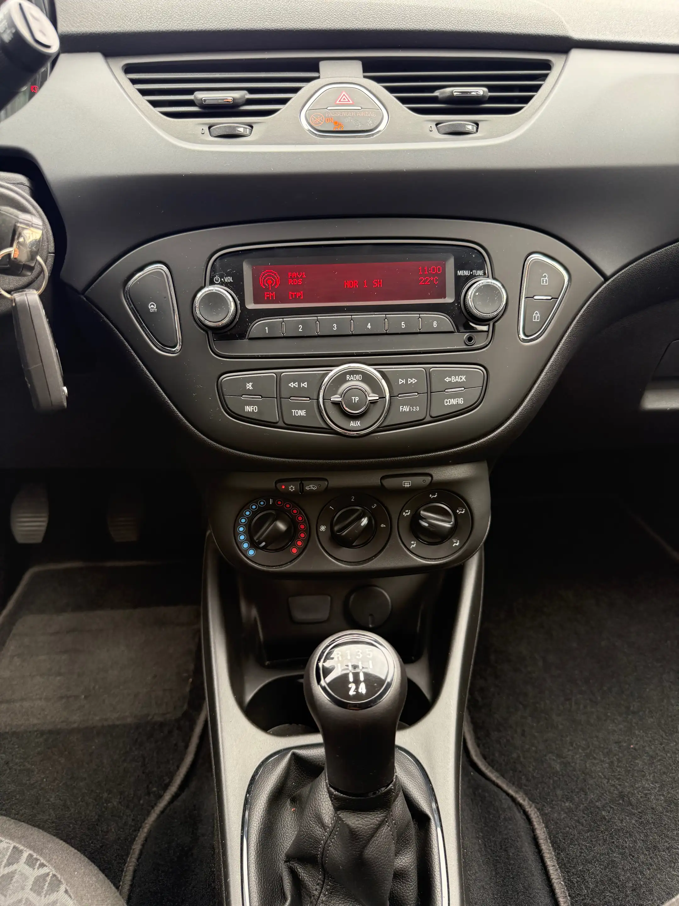 Opel Corsa E — photo 6