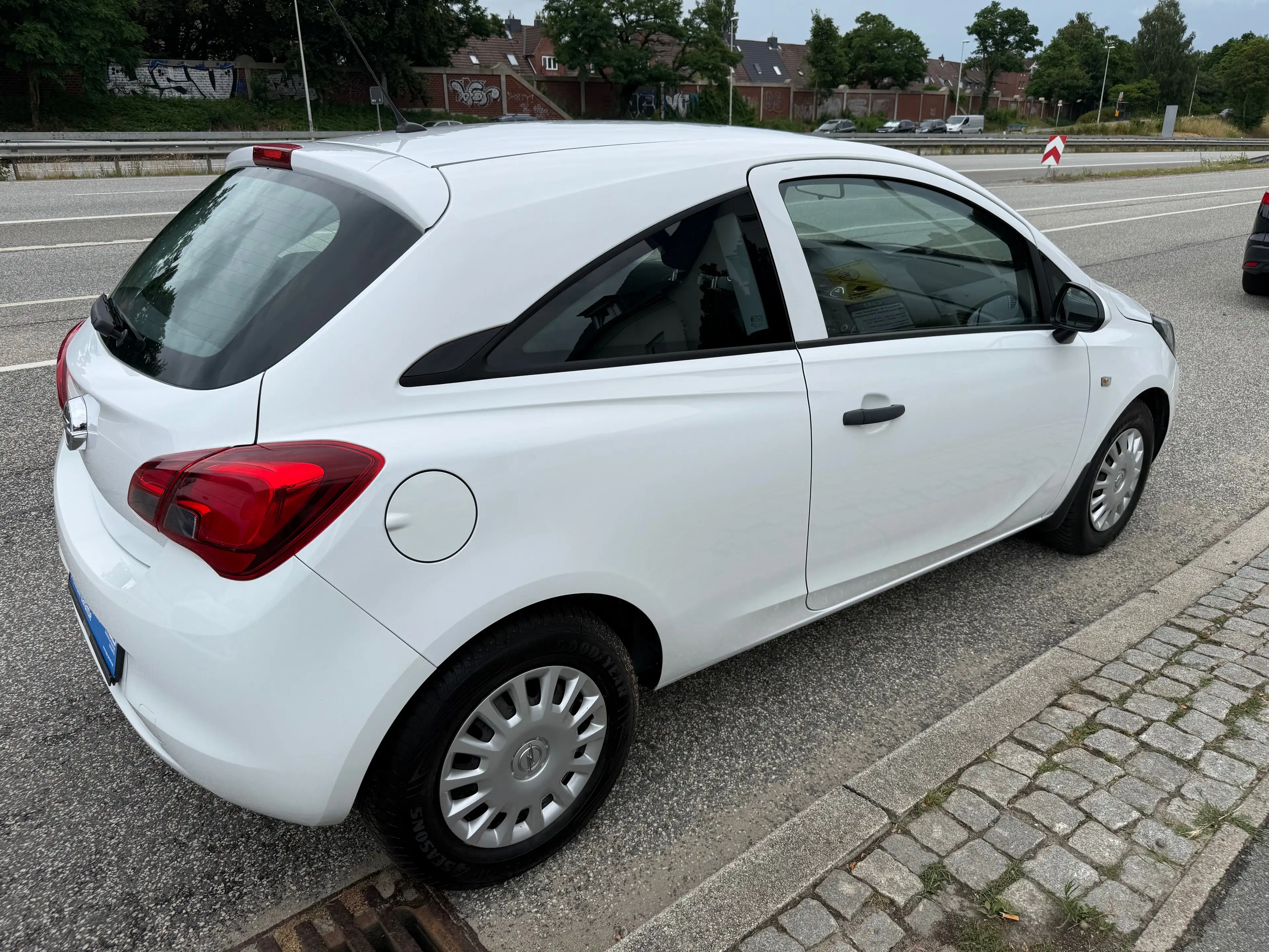 Opel Corsa E — photo 9