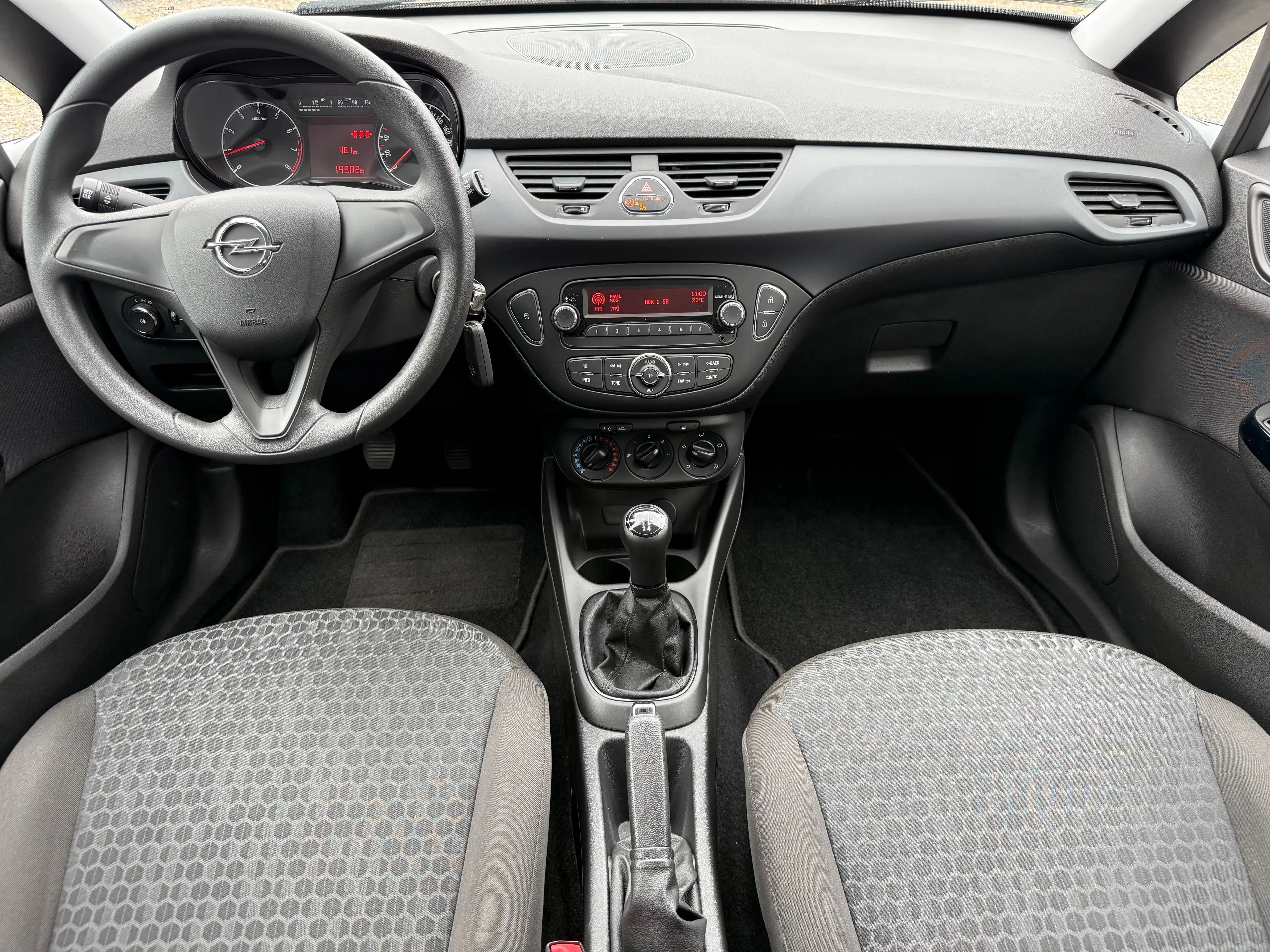 Opel Corsa E — photo 14