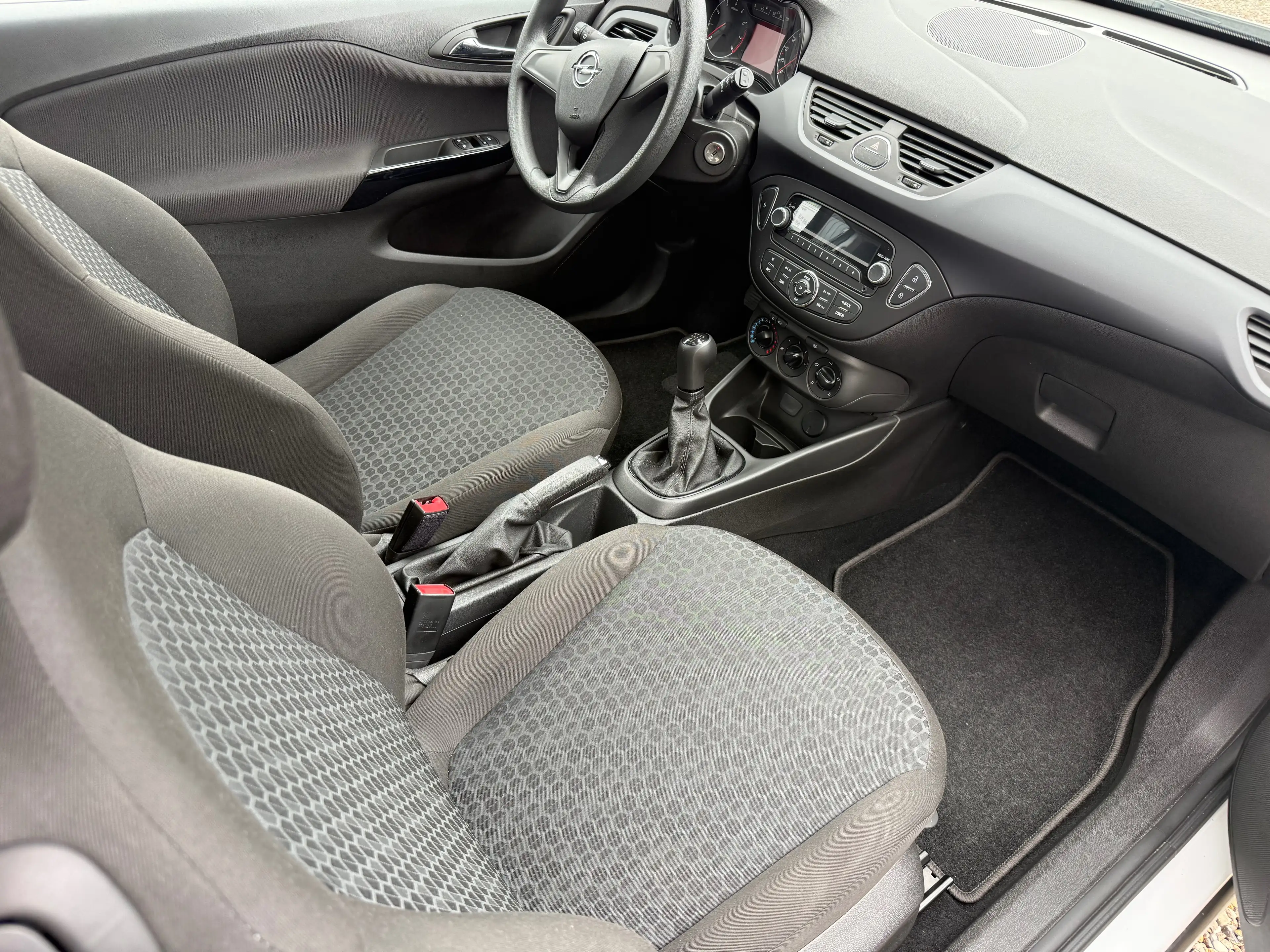 Opel Corsa E — photo 12