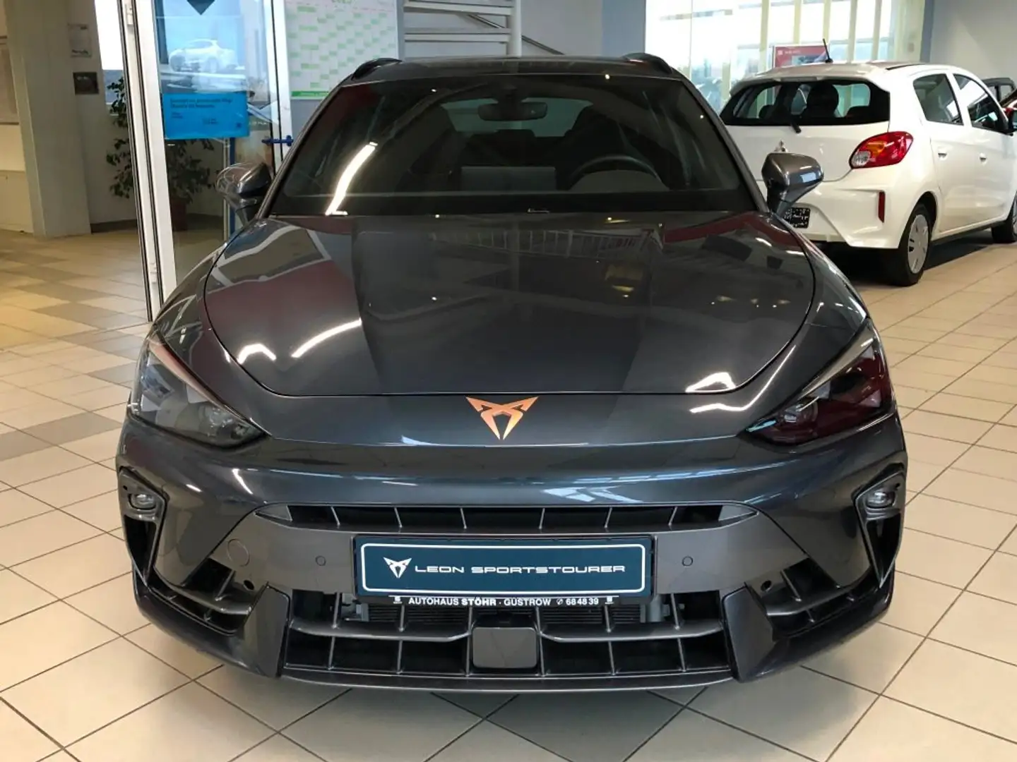 CUPRA Leon Kombi 2.0TSI 245kW 4Drive VZ Grau - 2