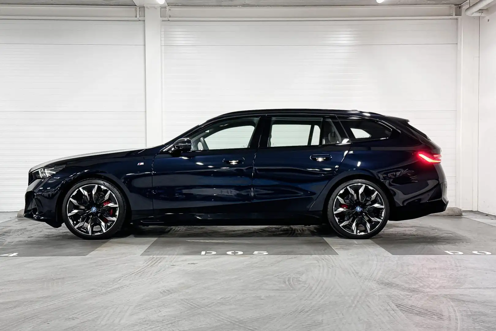 BMW i5 Touring eDrive40 | M-Sport Pro | Travel Pack | Inn Noir - 2