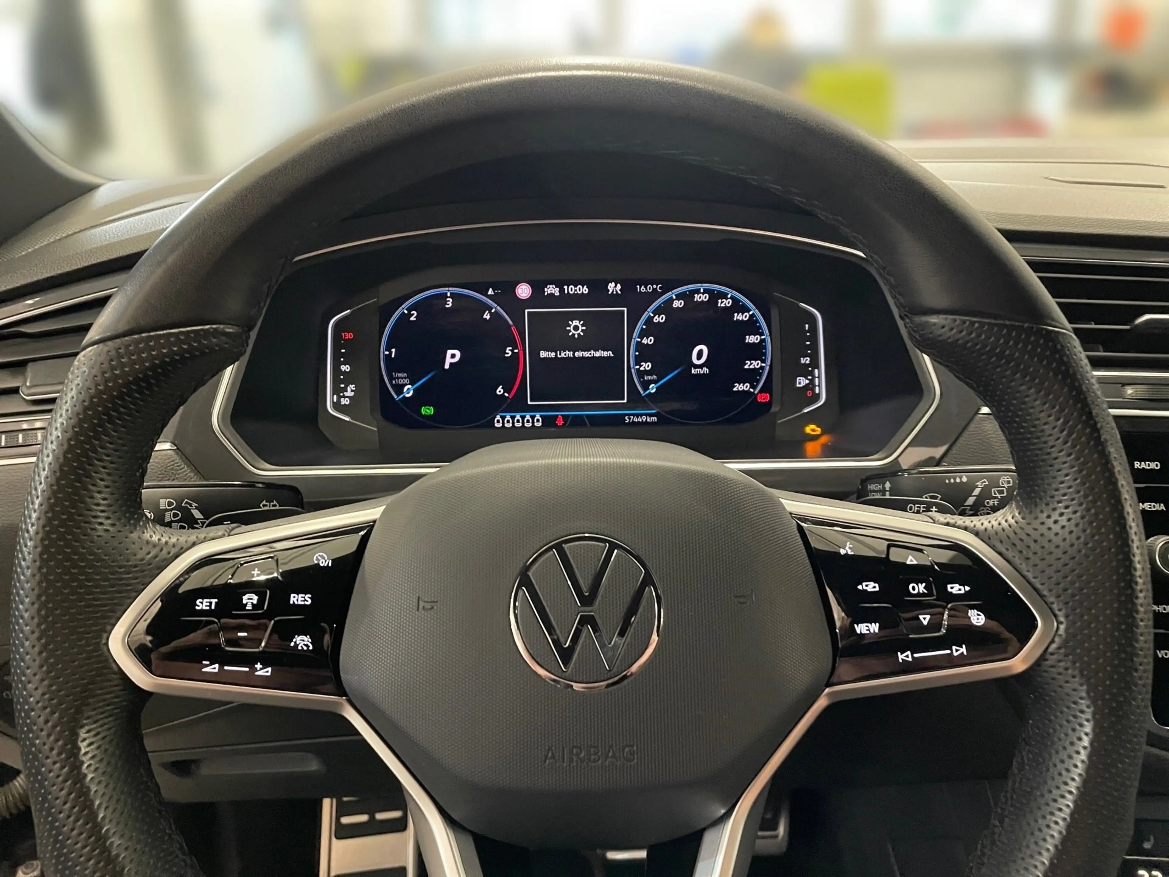 Volkswagen Tiguan Allspace 2.0 TDI 4M R-Line *7S*AHK*MATRIX* — photo 11