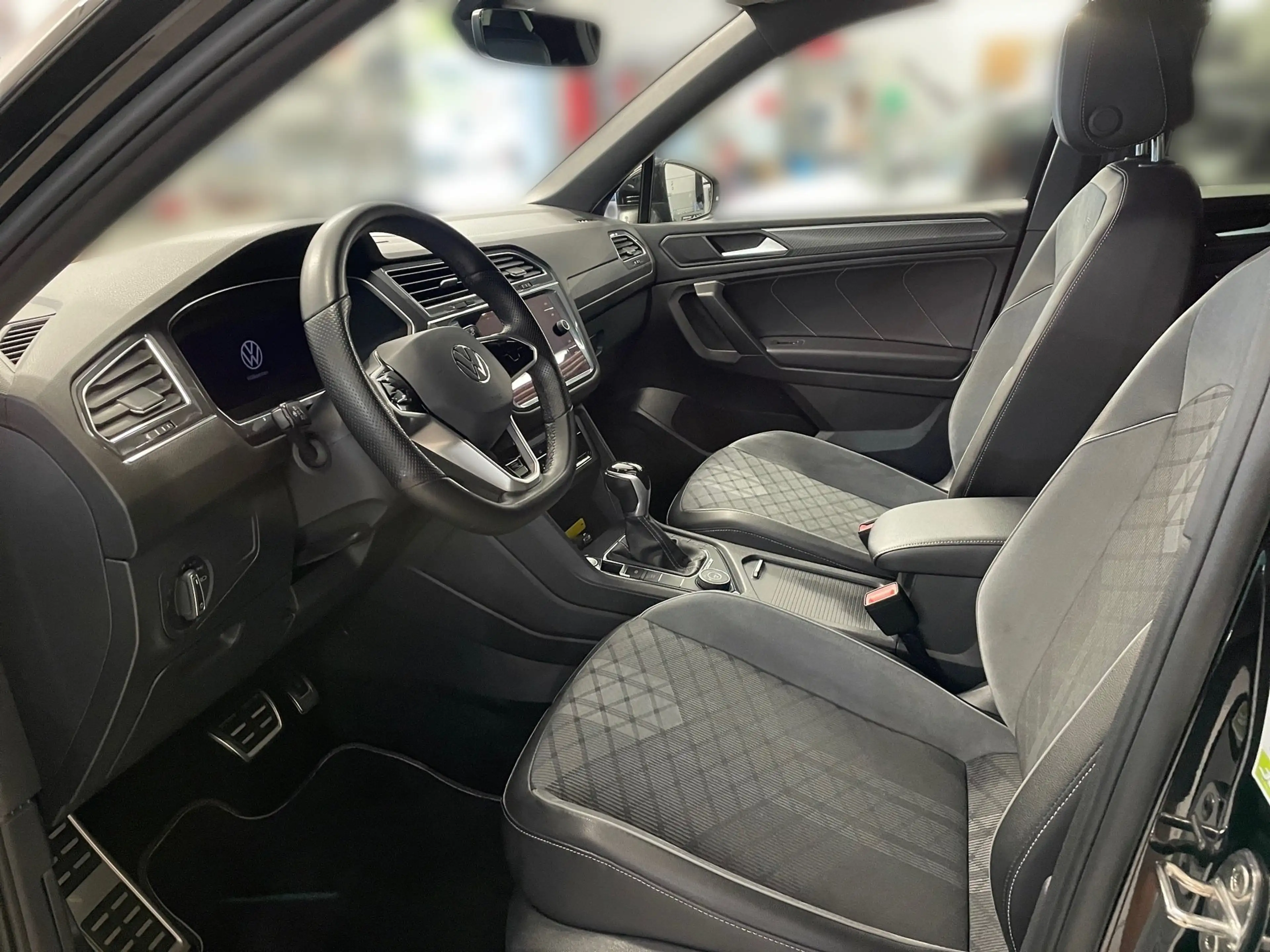 Volkswagen Tiguan Allspace 2.0 TDI 4M R-Line *7S*AHK*MATRIX* — photo 10