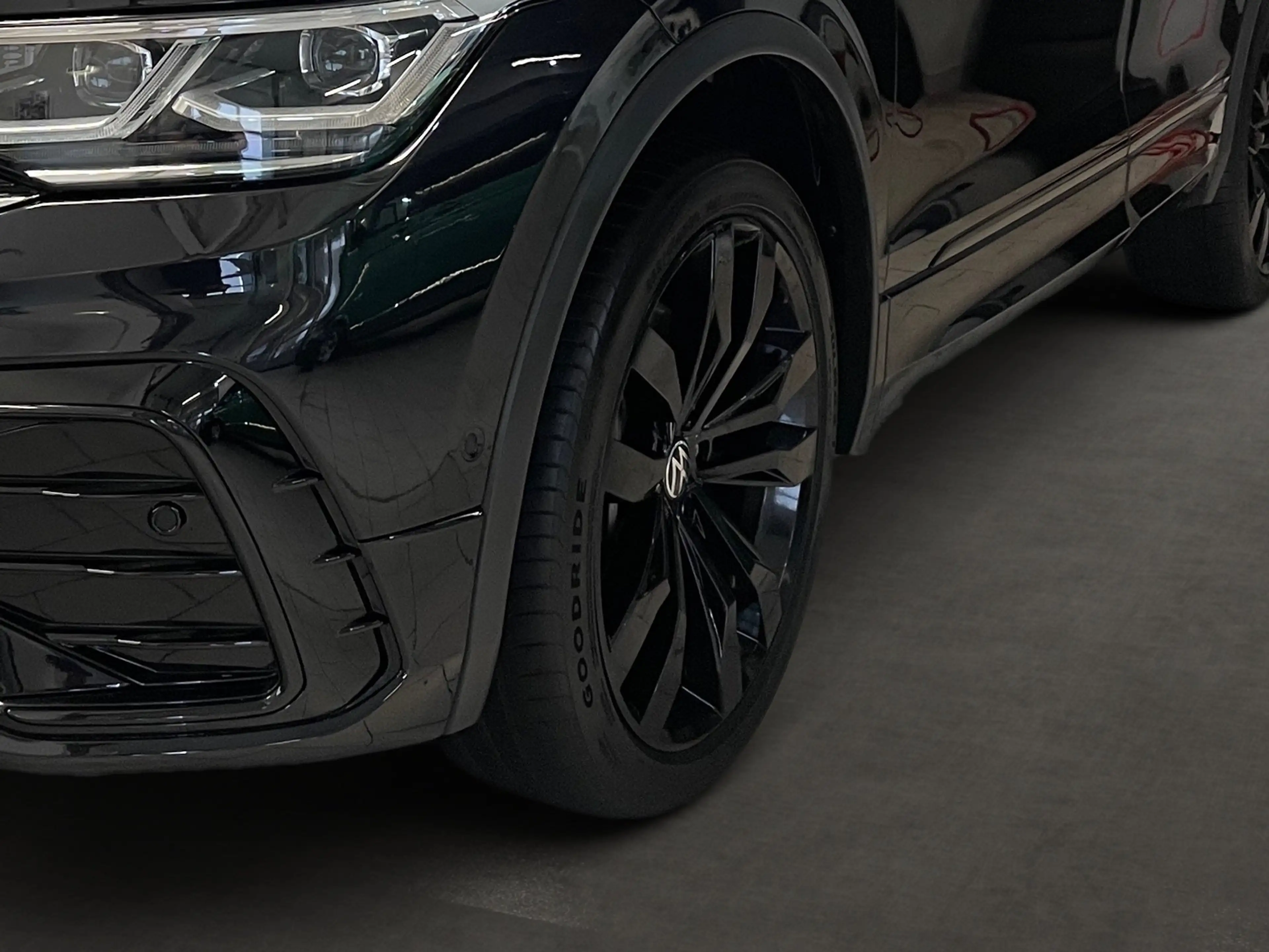 Volkswagen Tiguan Allspace 2.0 TDI 4M R-Line *7S*AHK*MATRIX* — photo 9