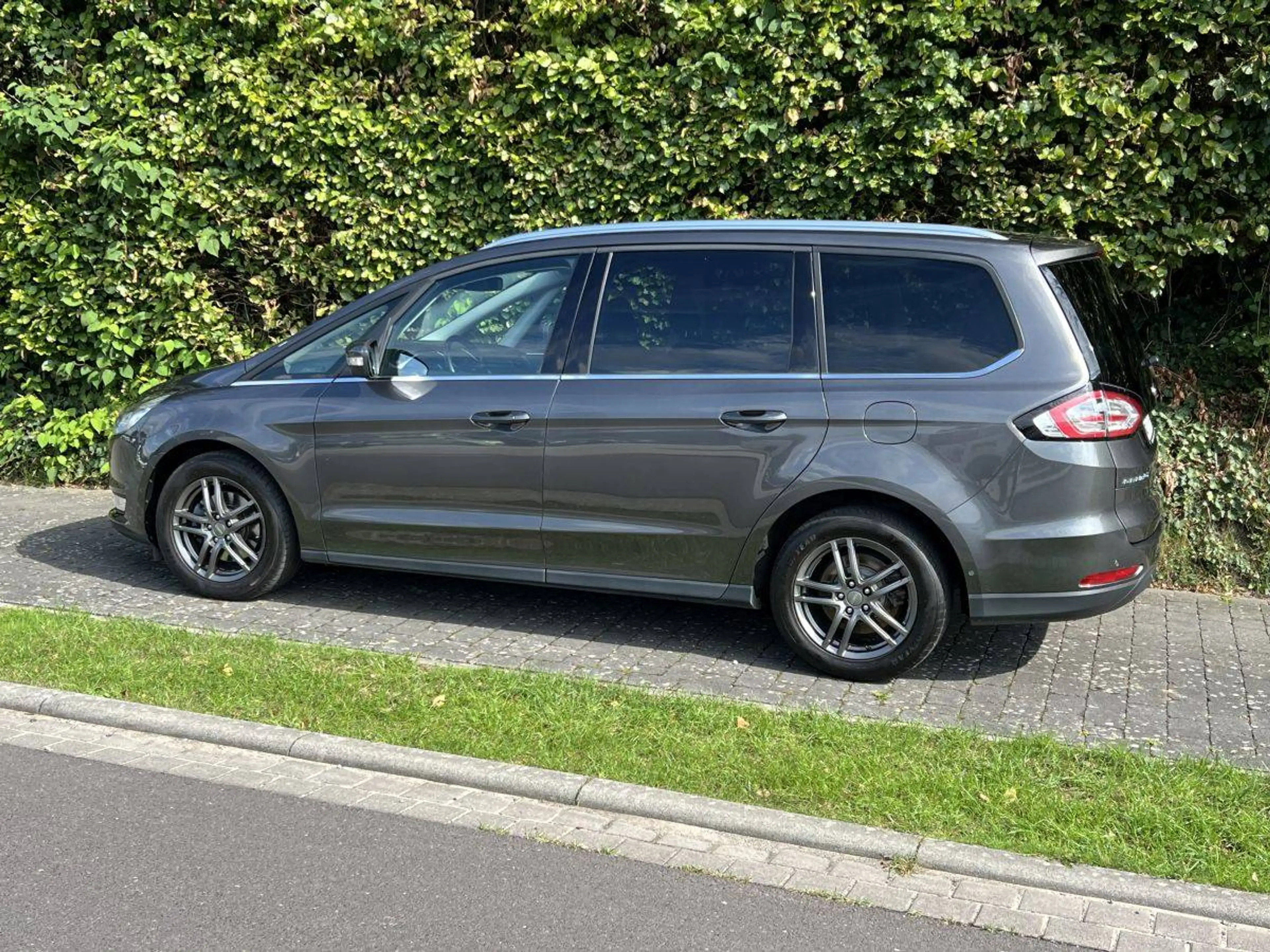 Ford Galaxy 1.5 EcoBoost Titanium *sehr gepflegter Zustand* 2.Hand* — photo 9