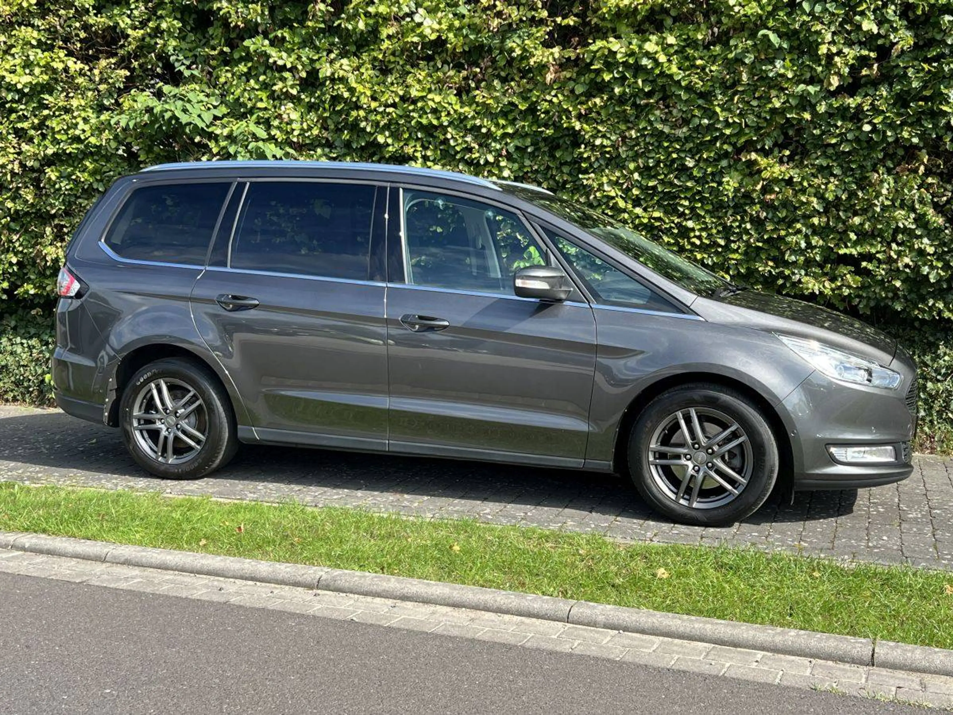 Ford Galaxy 1.5 EcoBoost Titanium *sehr gepflegter Zustand* 2.Hand* — photo 5
