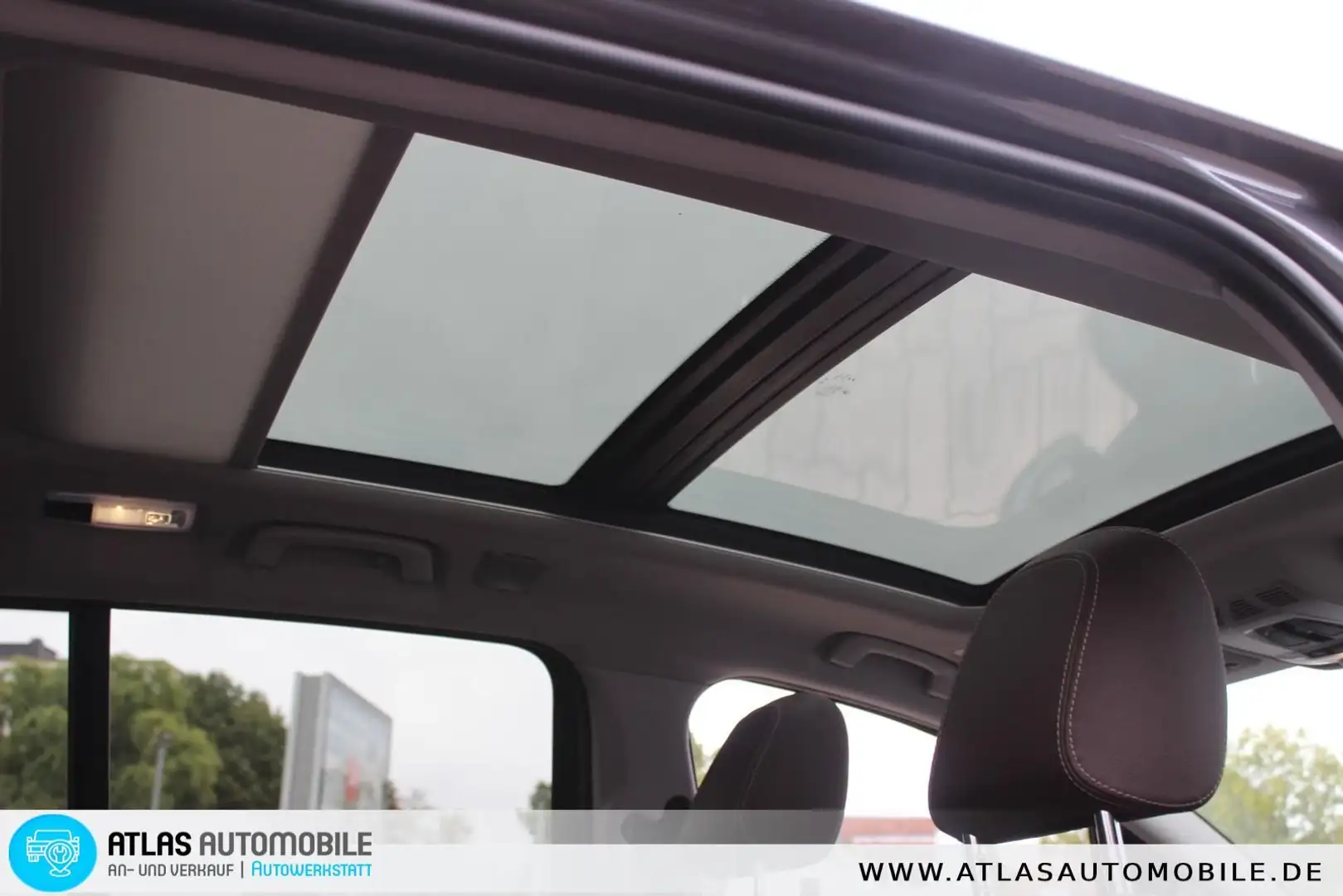 BMW 220 i Luxury Line 7 Sitzer=LED=NAVI=LEDER=PANORA Grau - 2