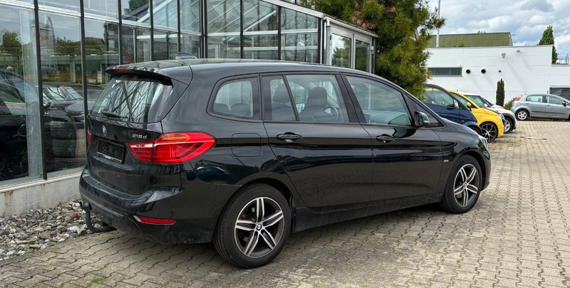 BMW 218 Sport Line AHK Panorama — photo 7