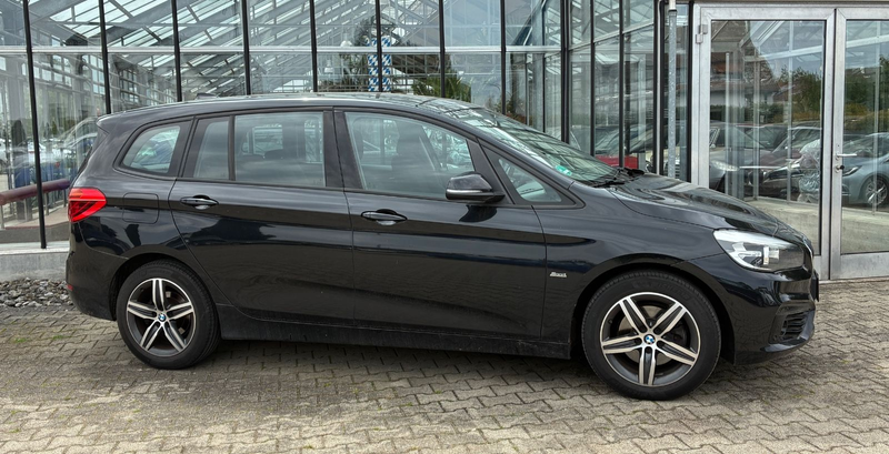BMW 218 Sport Line AHK Panorama — photo 5