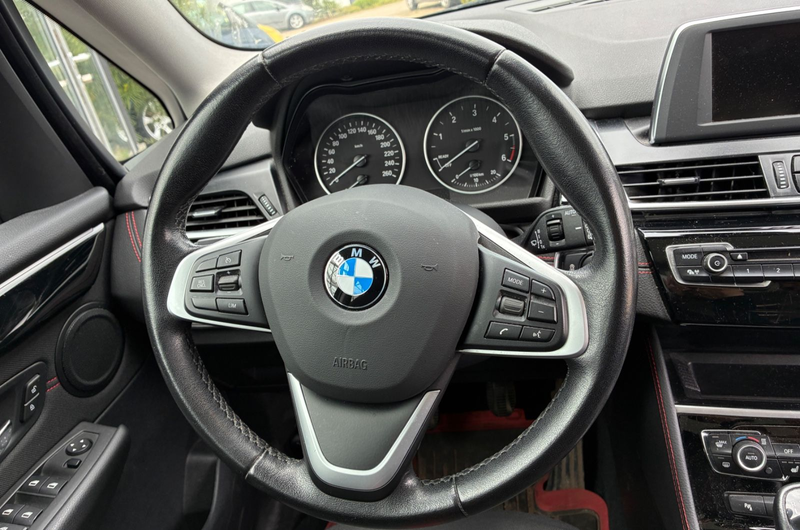 BMW 218 Sport Line AHK Panorama — photo 15