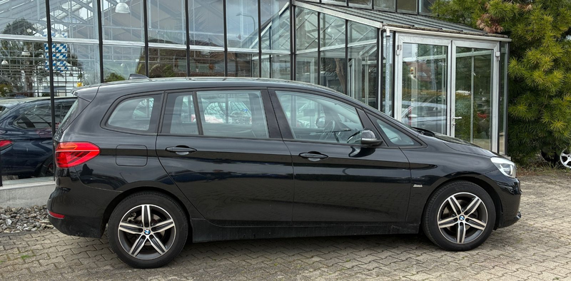 BMW 218 Sport Line AHK Panorama — photo 6
