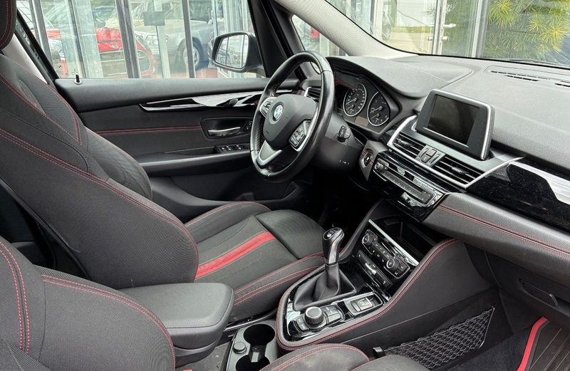 BMW 218 Sport Line AHK Panorama — photo 12