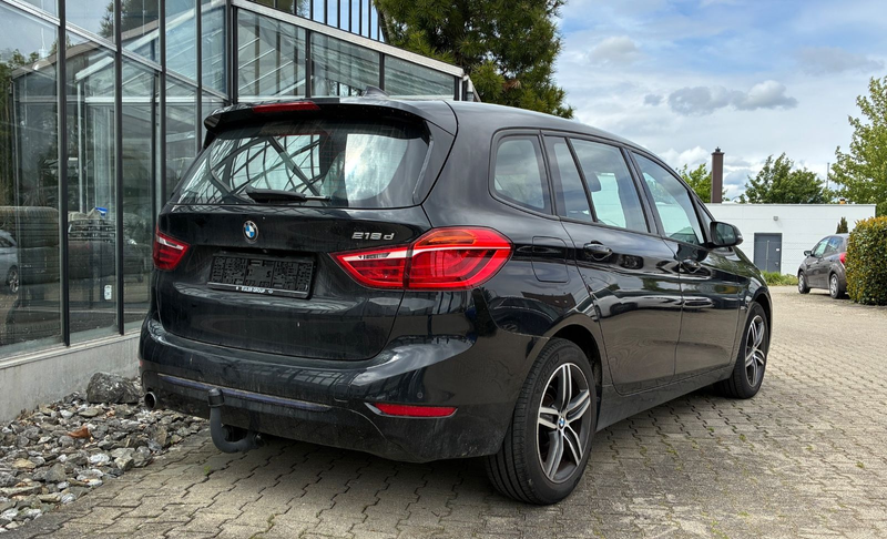 BMW 218 Sport Line AHK Panorama — photo 8