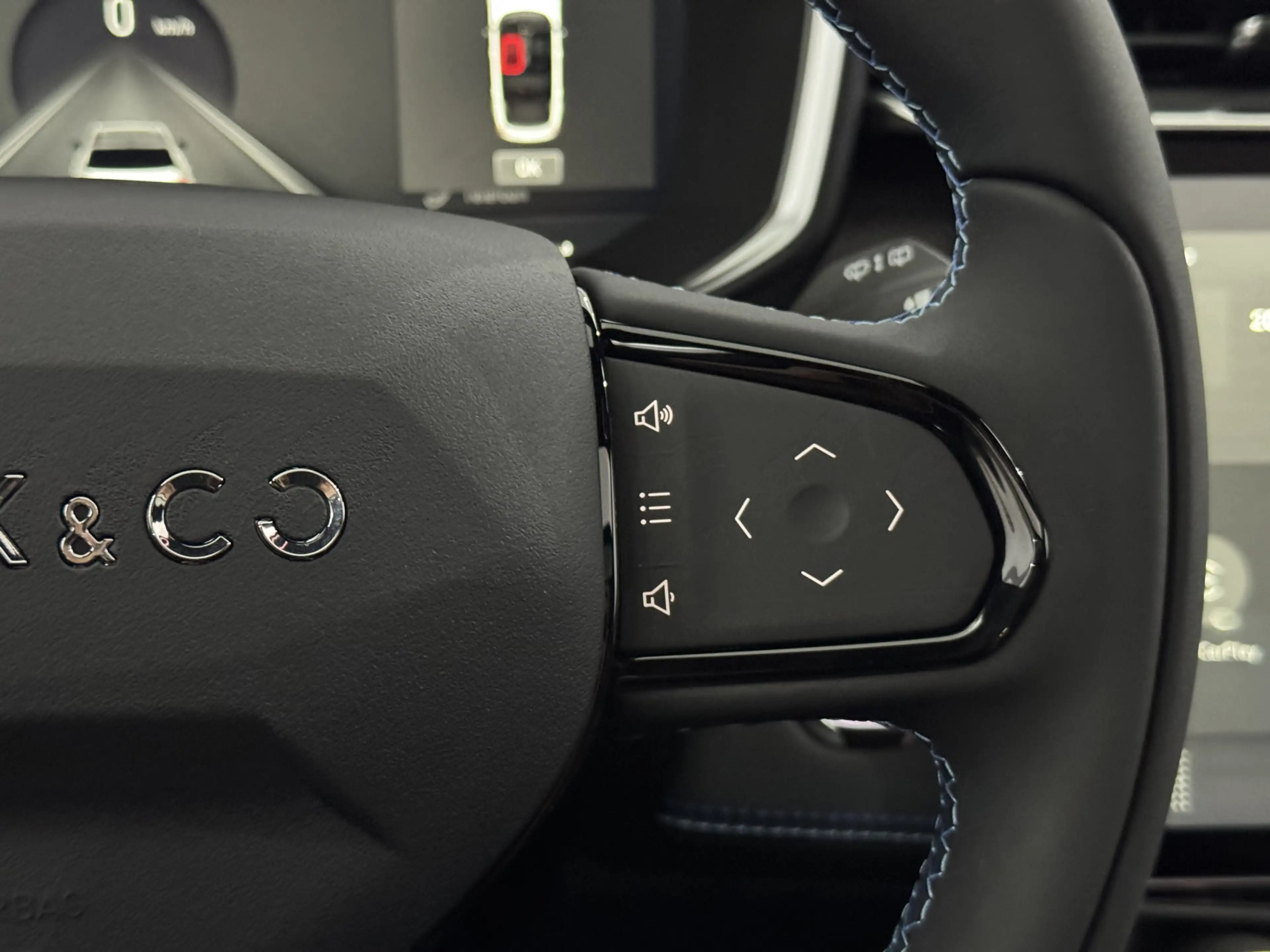 Lynk & Co 01 1.5 Pano, 360 Camera, Navi, Keyless start, Stoelve — photo 28