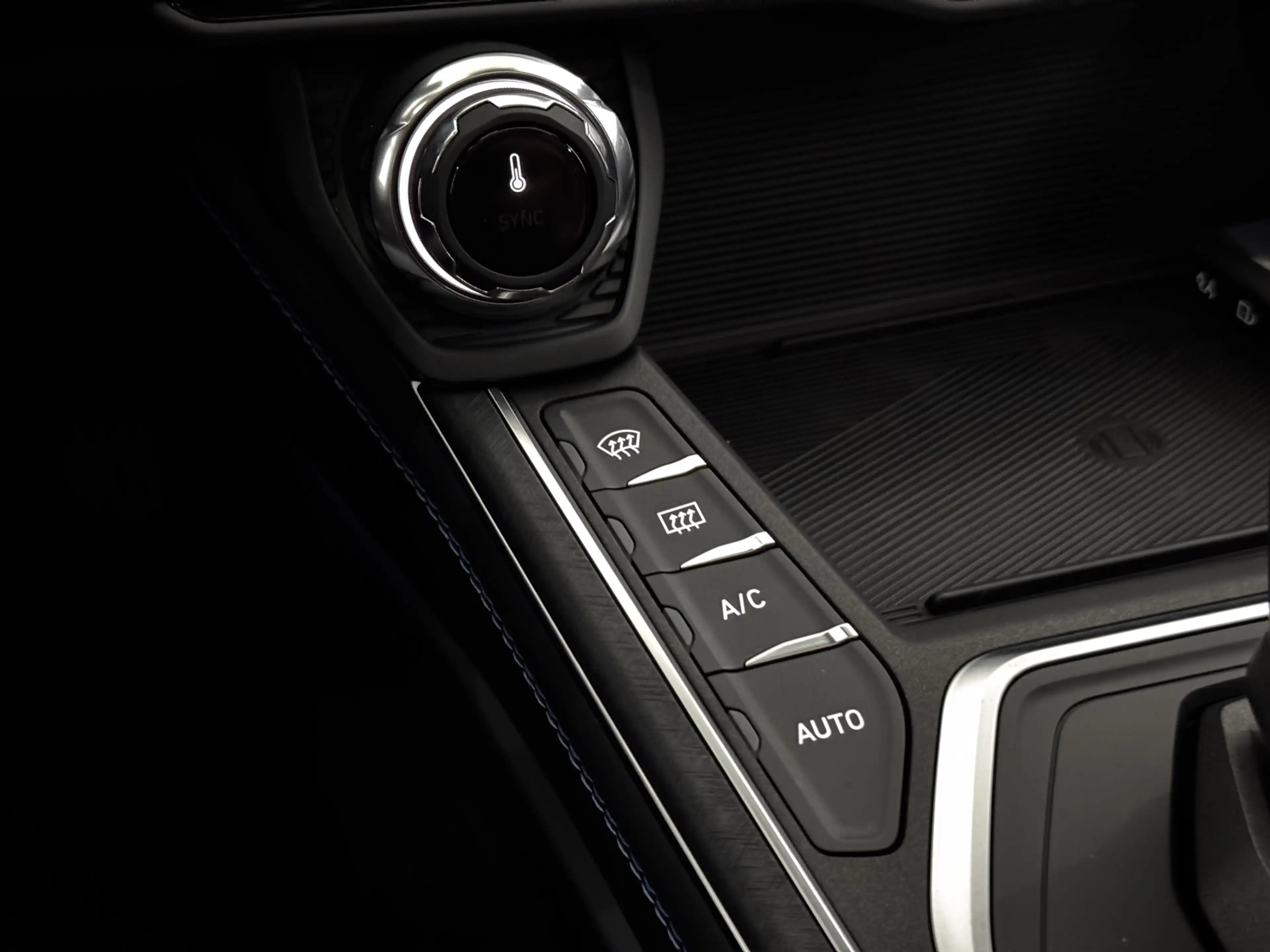 Lynk & Co 01 1.5 Pano, 360 Camera, Navi, Keyless start, Stoelve — photo 17