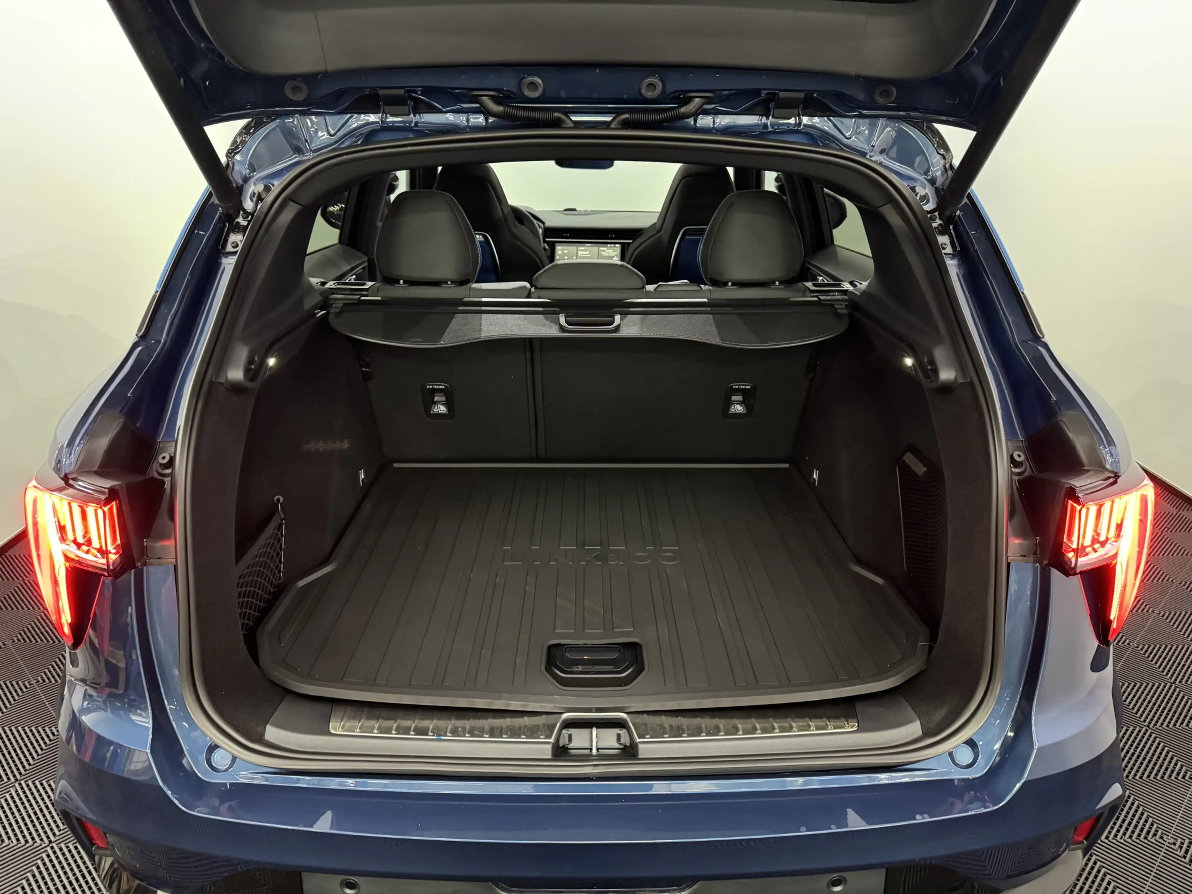 Lynk & Co 01 1.5 Pano, 360 Camera, Navi, Keyless start, Stoelve — photo 34