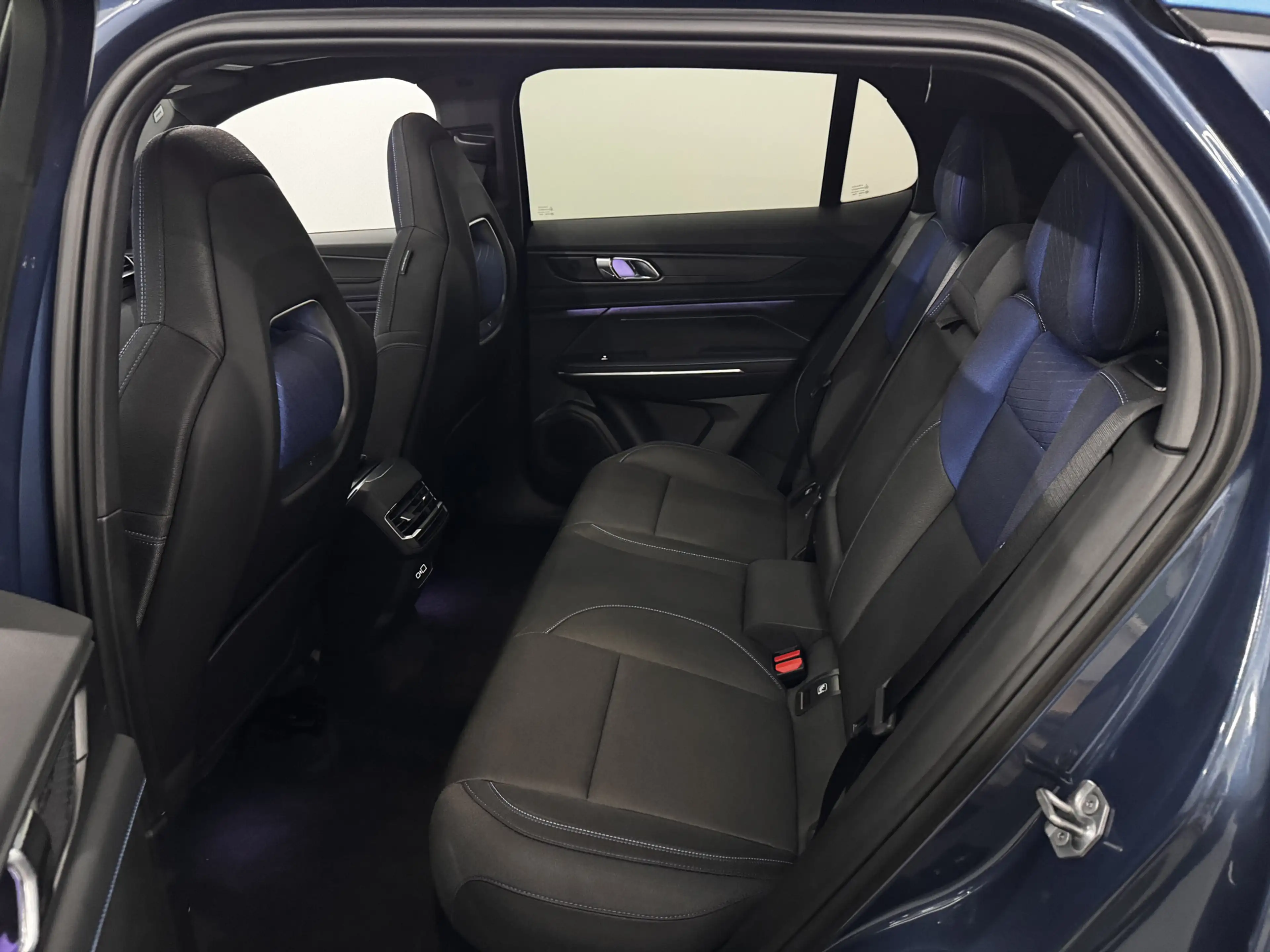 Lynk & Co 01 1.5 Pano, 360 Camera, Navi, Keyless start, Stoelve — photo 8