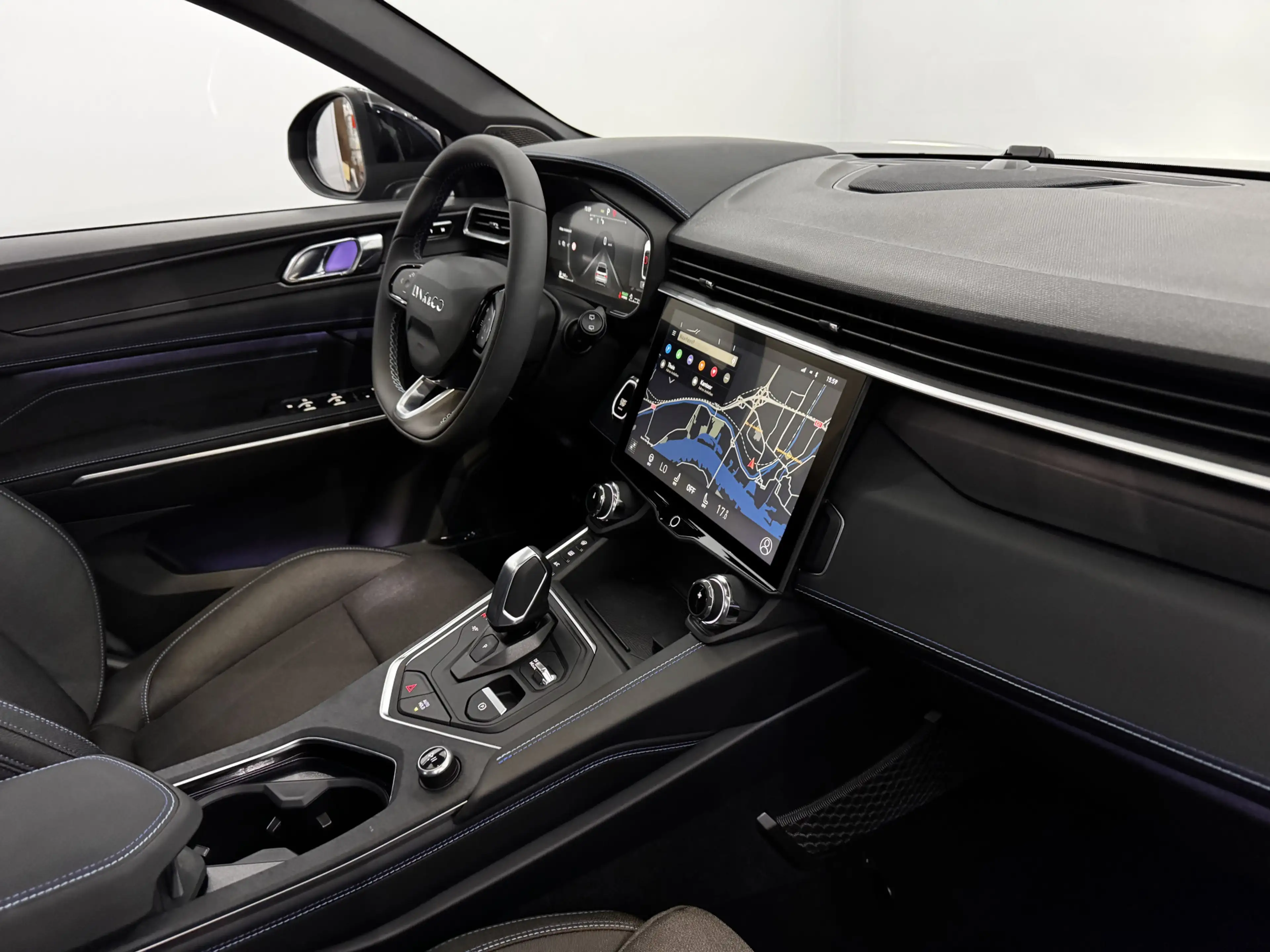 Lynk & Co 01 1.5 Pano, 360 Camera, Navi, Keyless start, Stoelve — photo 9