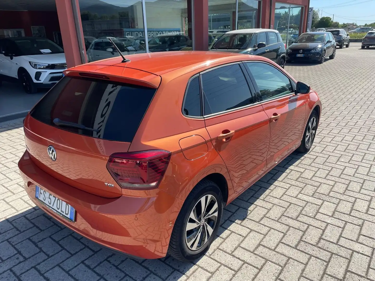 Volkswagen Polo Polo VI 2017 5p 1.0 tgi Highline 90cv Arancione - 2