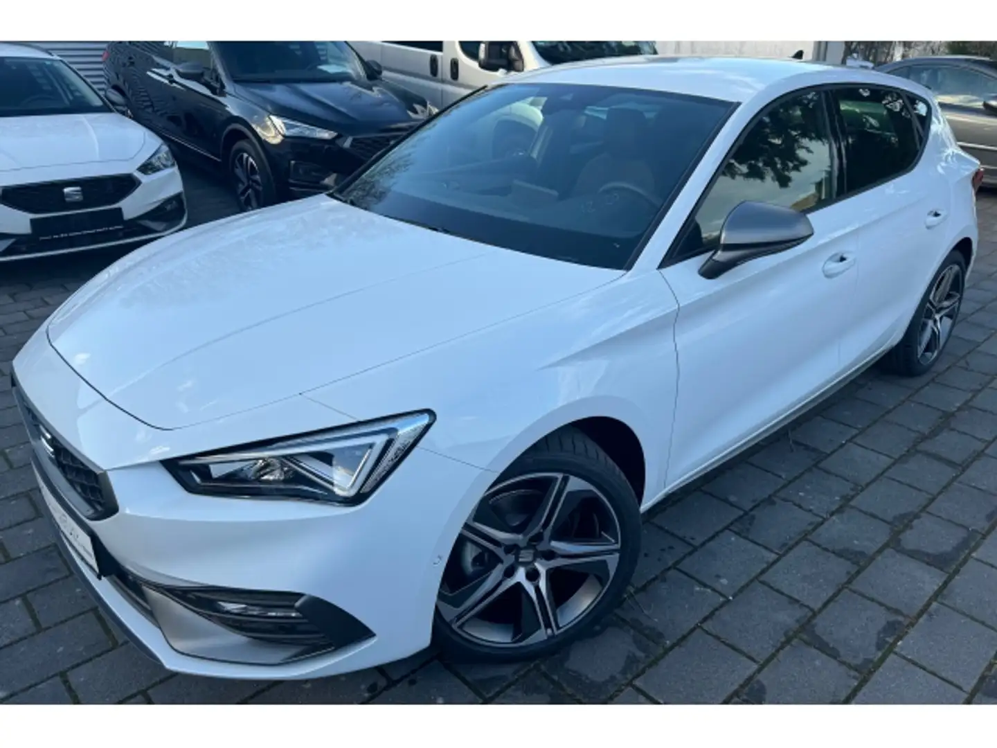 SEAT Leon Leon 1.5 TSI FR PLUS /ACC/SHZ/NAVI Weiß - 1