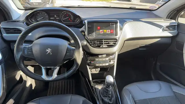 Peugeot 2008 view 11