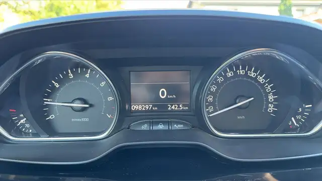 Peugeot 2008 view 12