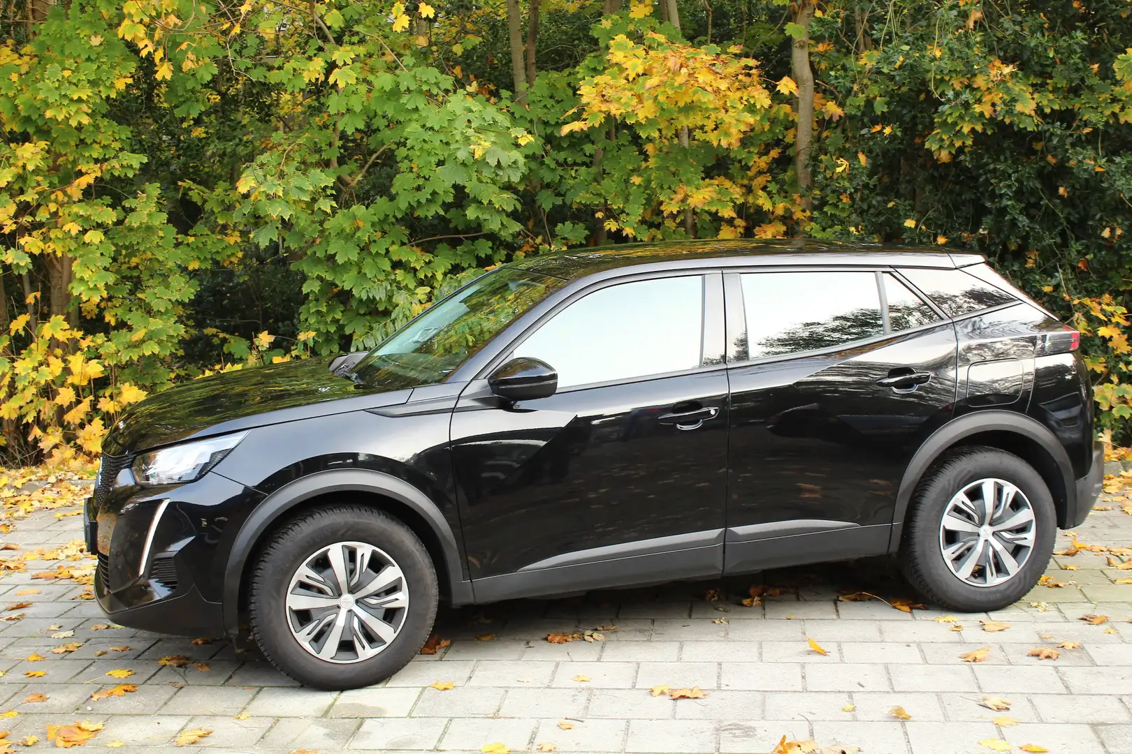Peugeot 2008 1.2 PureTech Active navgatie D.riem is vervangen!! Schwarz - 1