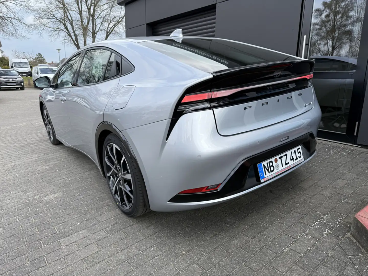 Toyota Prius 2.0 Plug-in Hybrid Executive Silber - 2